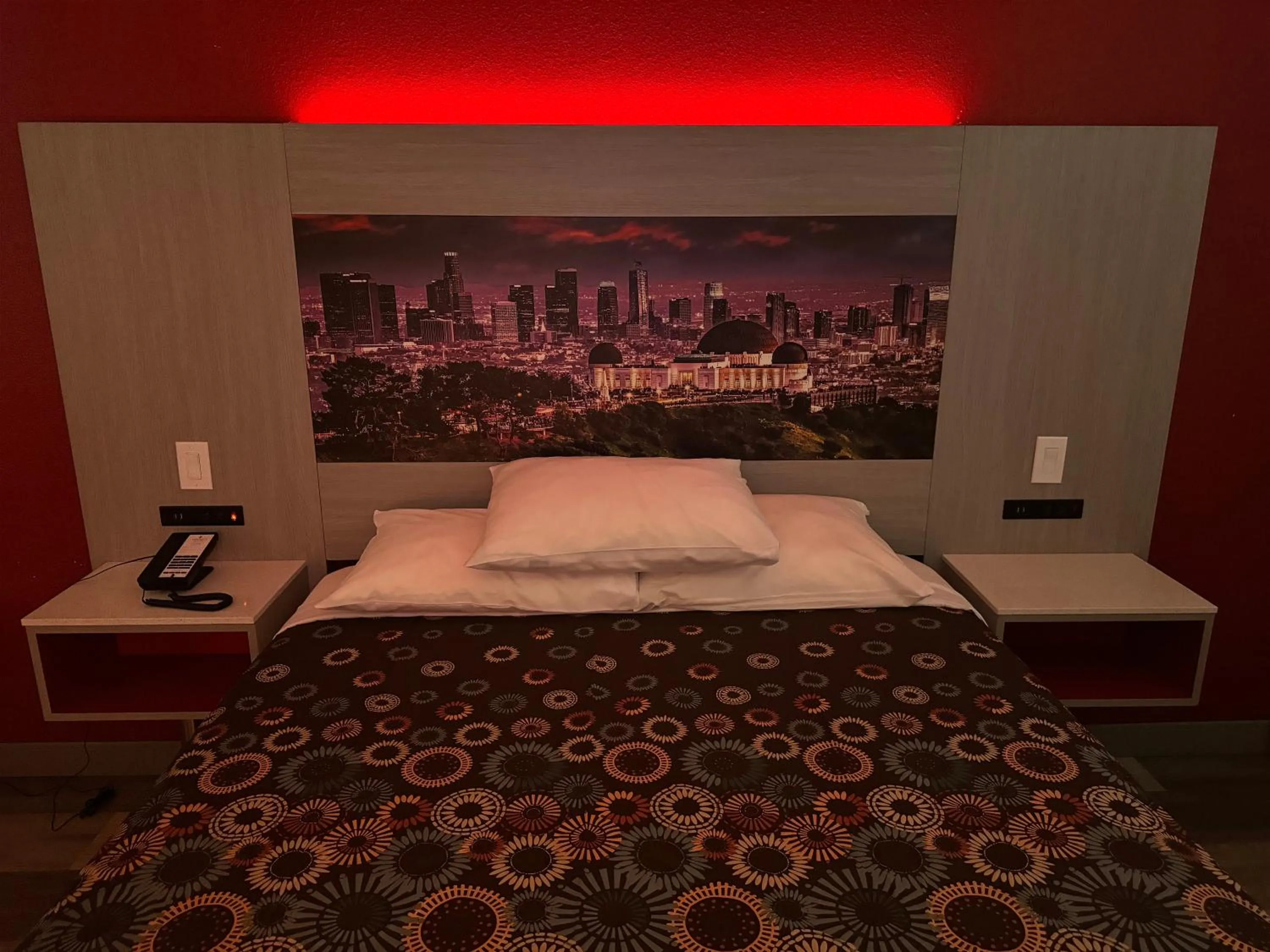 Bed in Lincoln Motel - Los Angeles, Hollywood Area