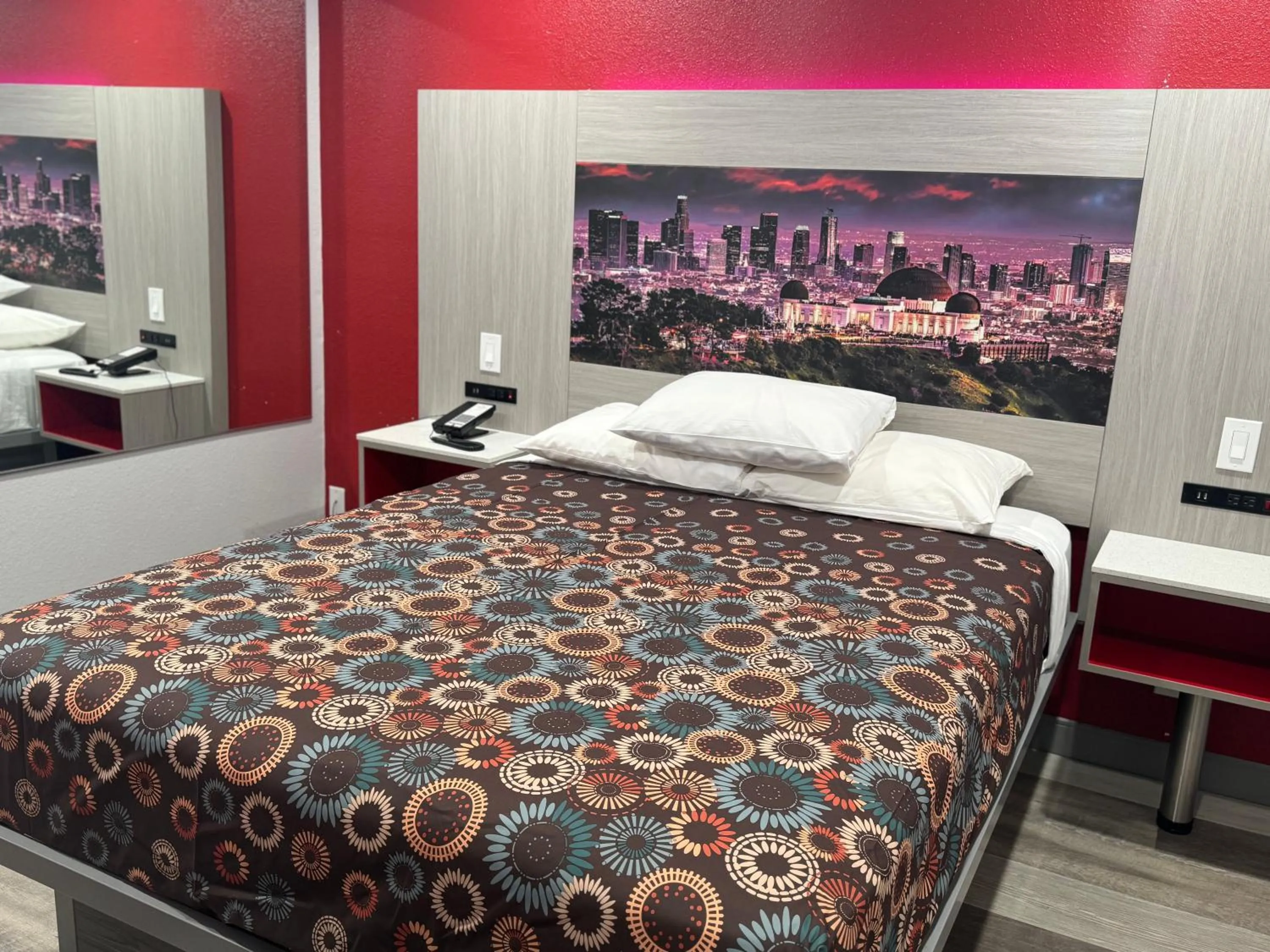 Bed in Lincoln Motel - Los Angeles, Hollywood Area