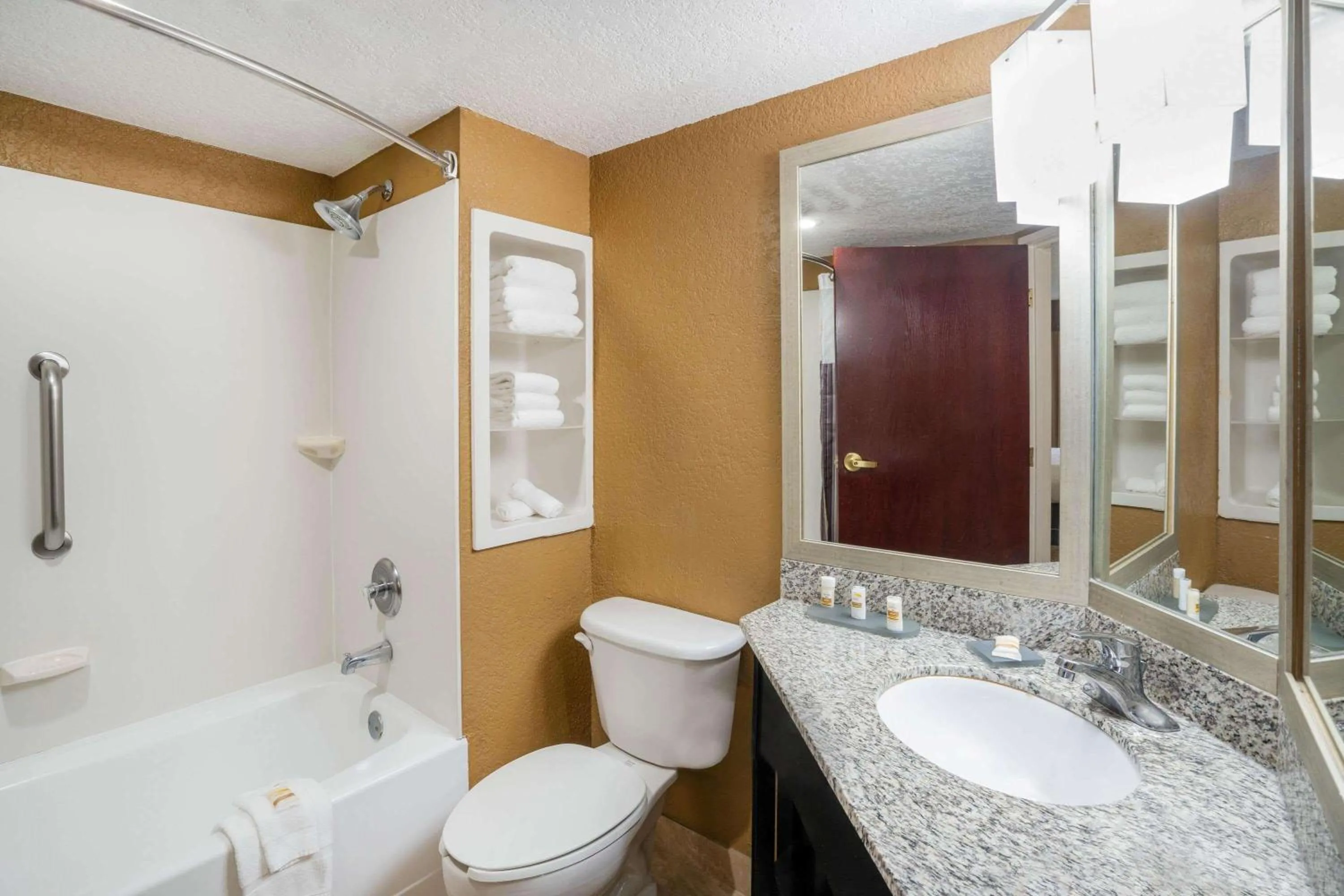 Bathroom in La Quinta by Wyndham Hot Springs