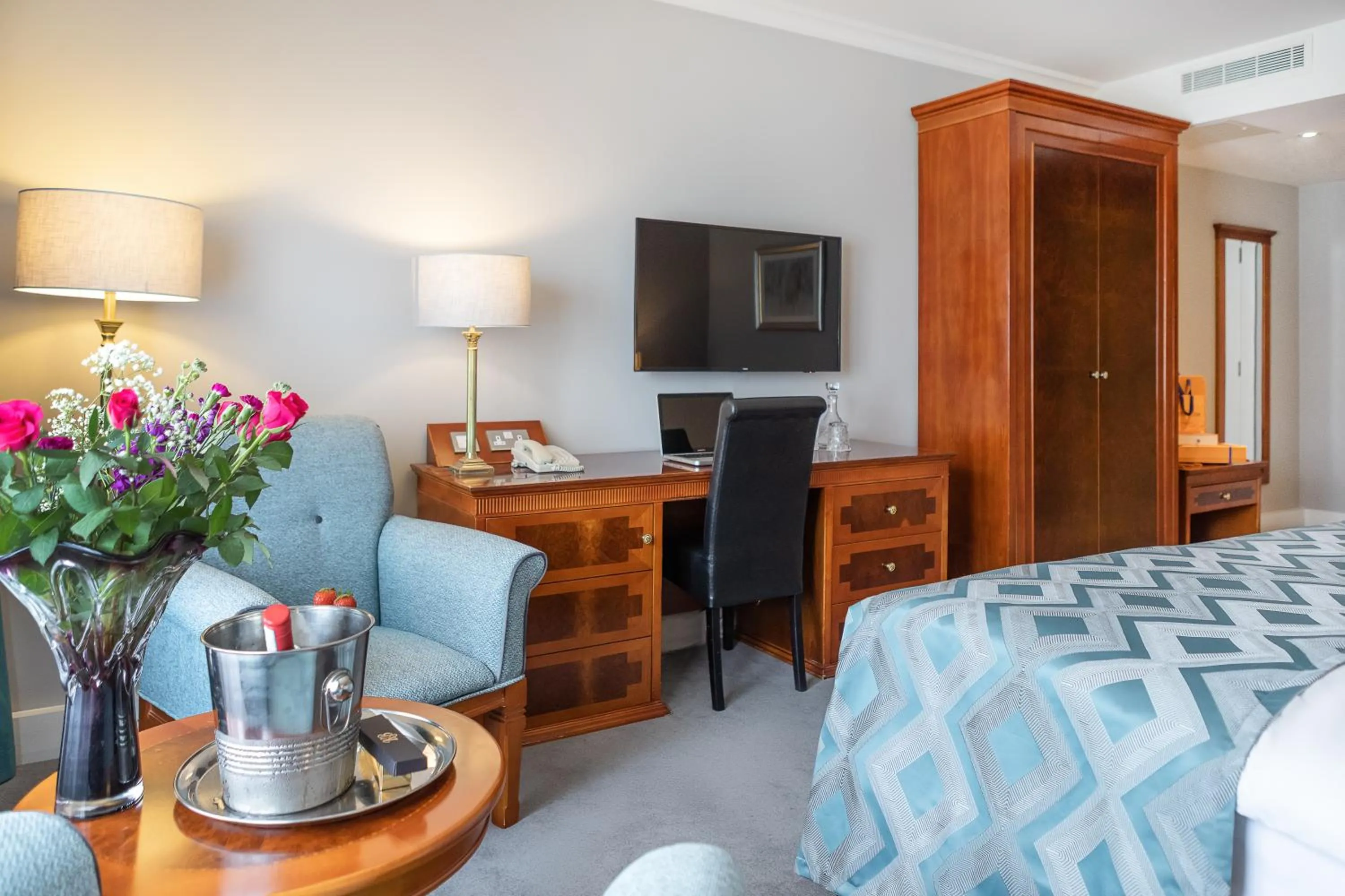 Seating area, Bed in Knightsbrook Hotel & Golf Resort