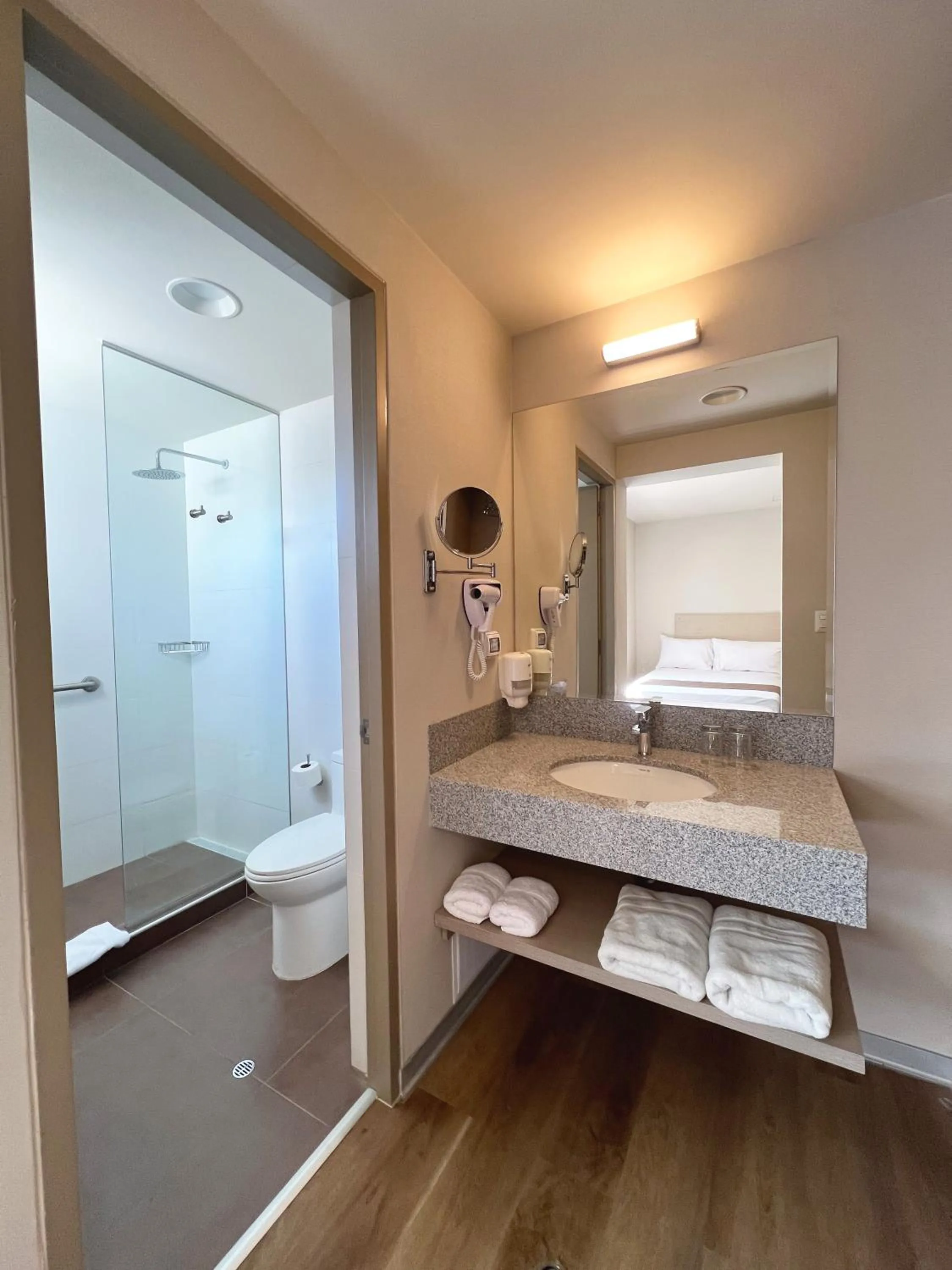 Shower in DM Hoteles Nasca