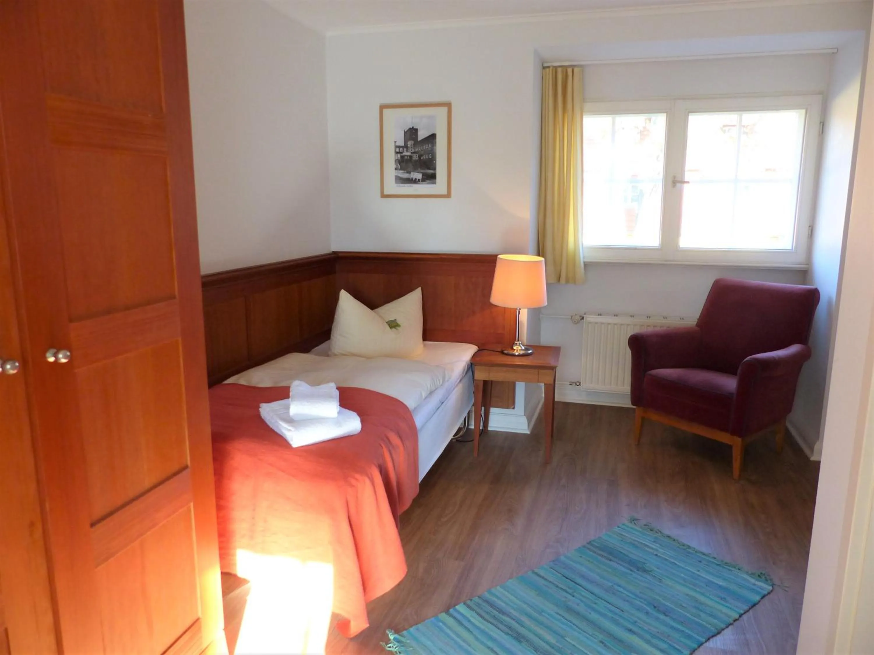 Bedroom, Bed in Hotel Vierseithof Luckenwalde