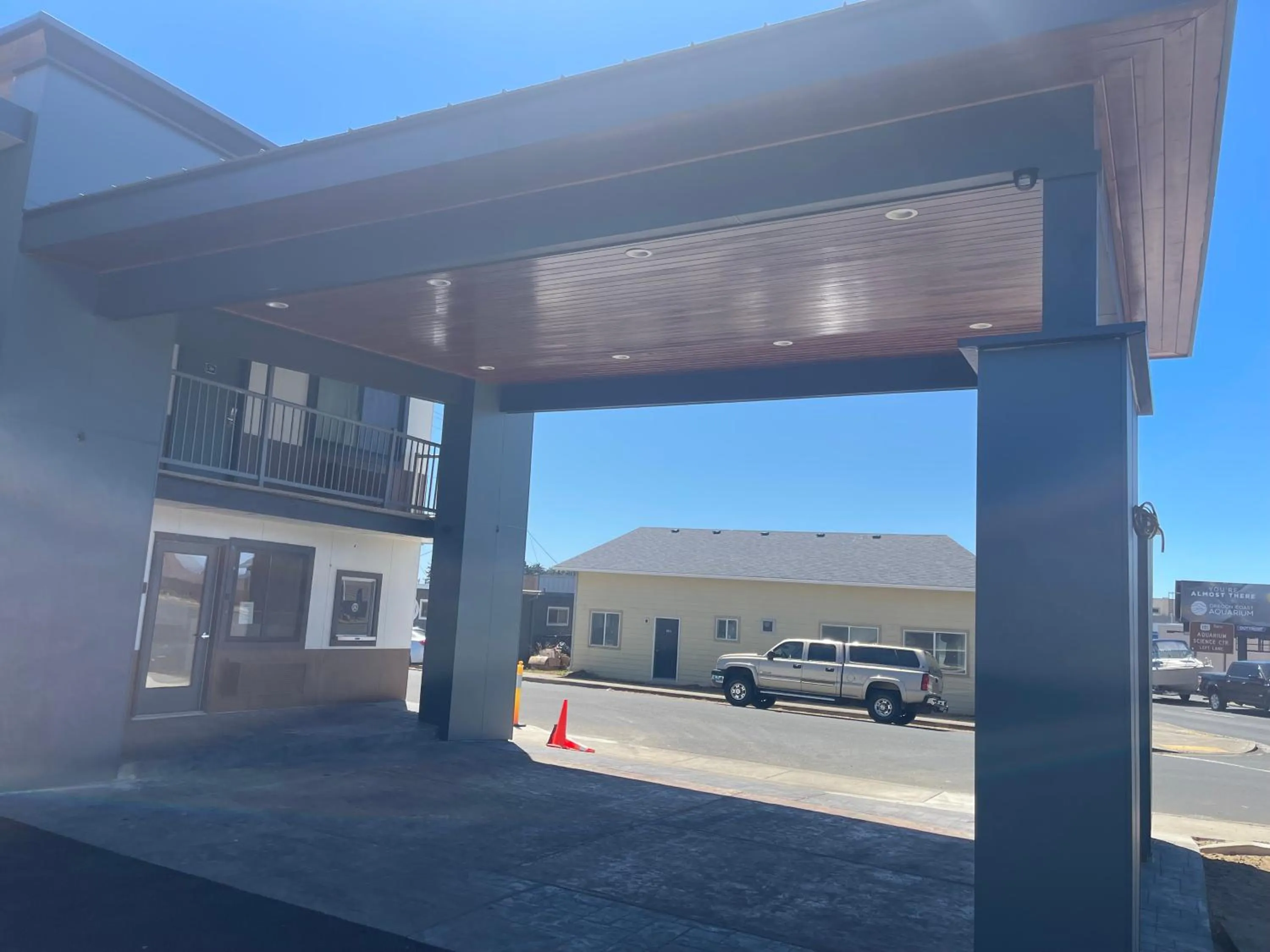 Facade/entrance in Seven Seas Inn & Suites