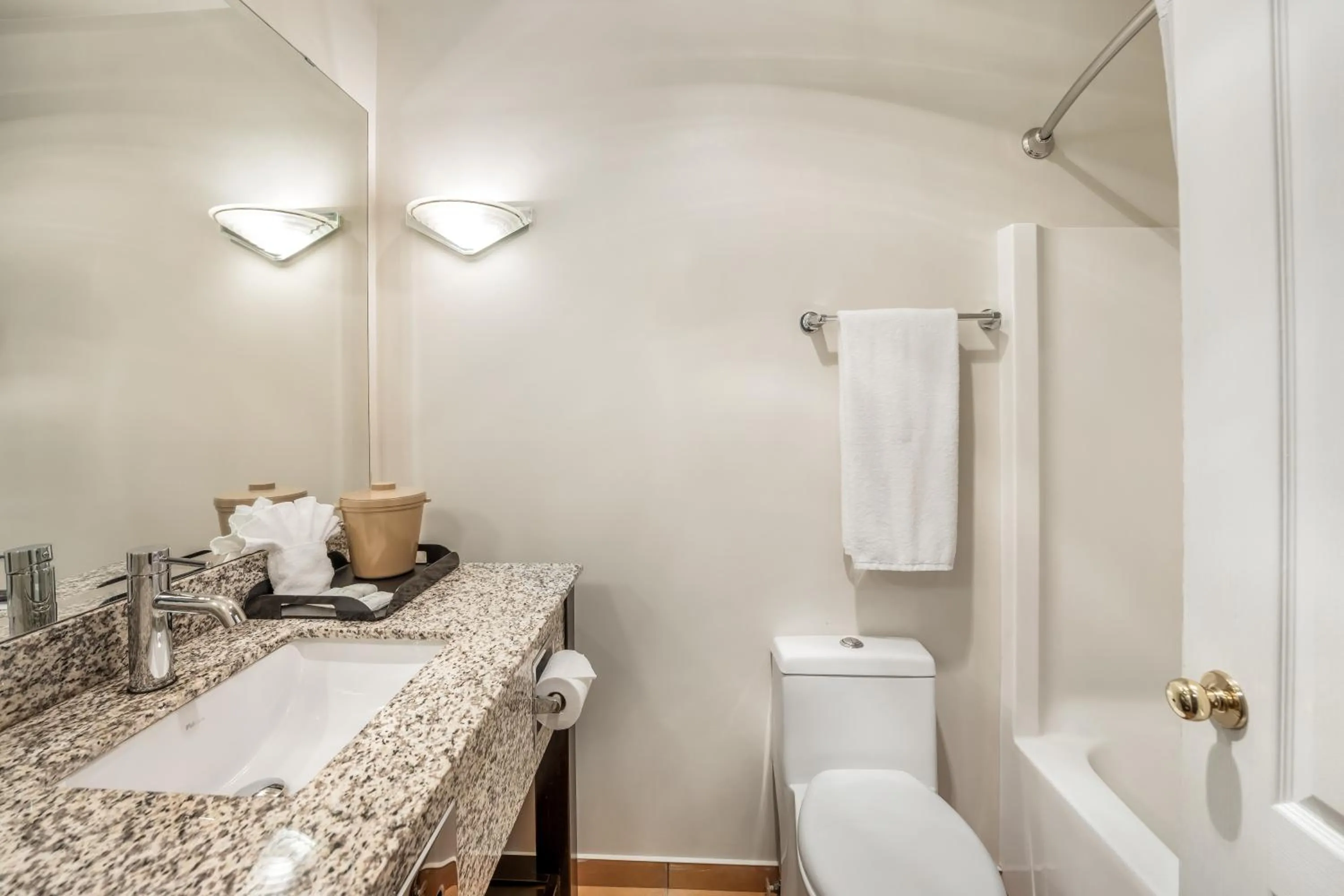 Bathroom in Glen Lyon Inn