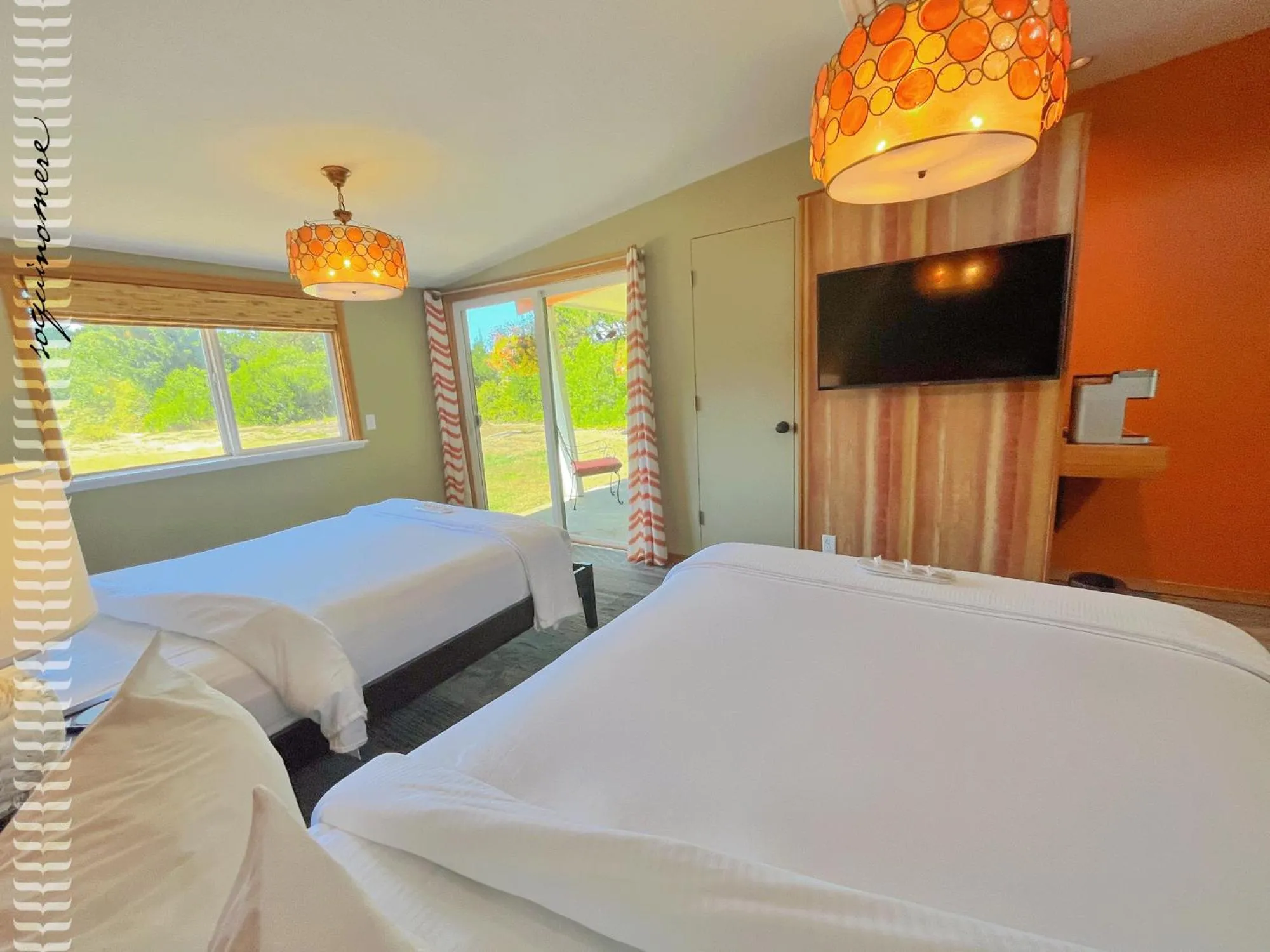Bed in Tide Pool Cabin, a Soquinomere Private Hotel on the Dunes, Downtown Ocean Shores