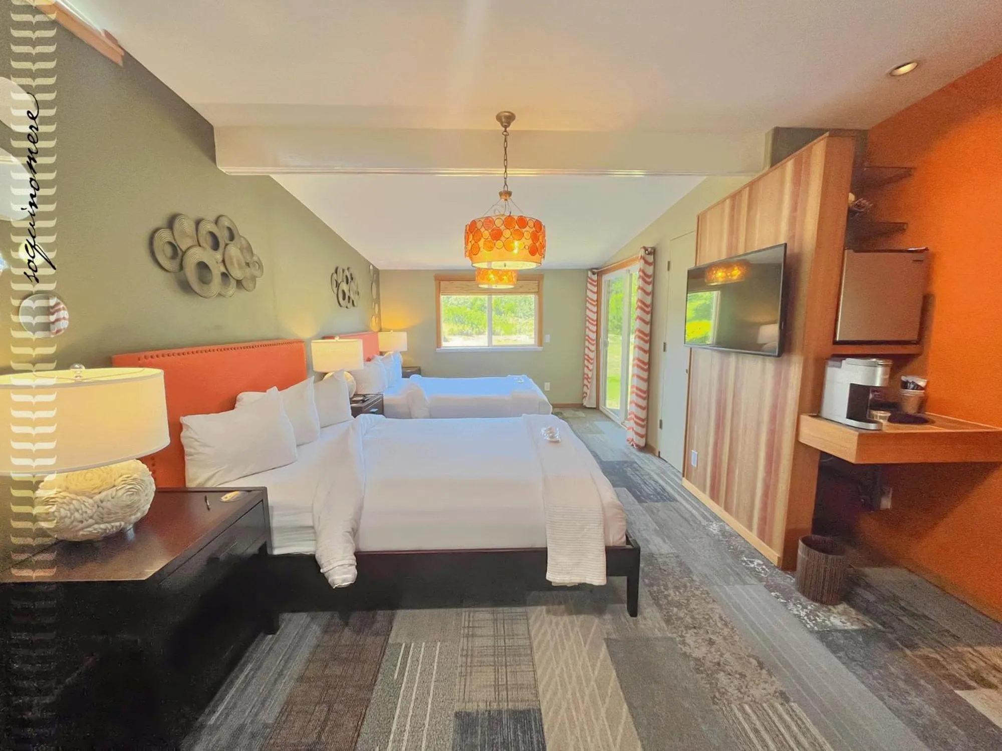 Bed in Tide Pool Cabin, a Soquinomere Private Hotel on the Dunes, Downtown Ocean Shores