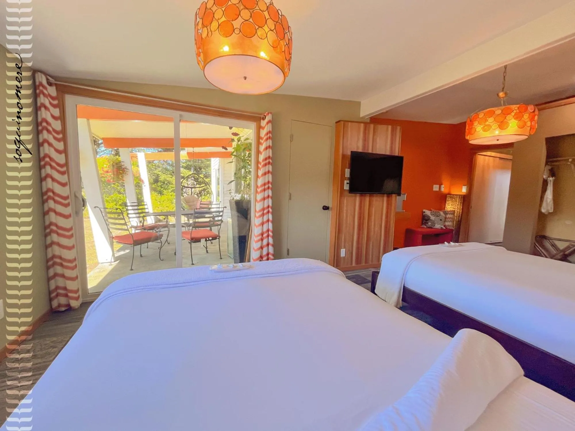 Bed in Tide Pool Cabin, a Soquinomere Private Hotel on the Dunes, Downtown Ocean Shores