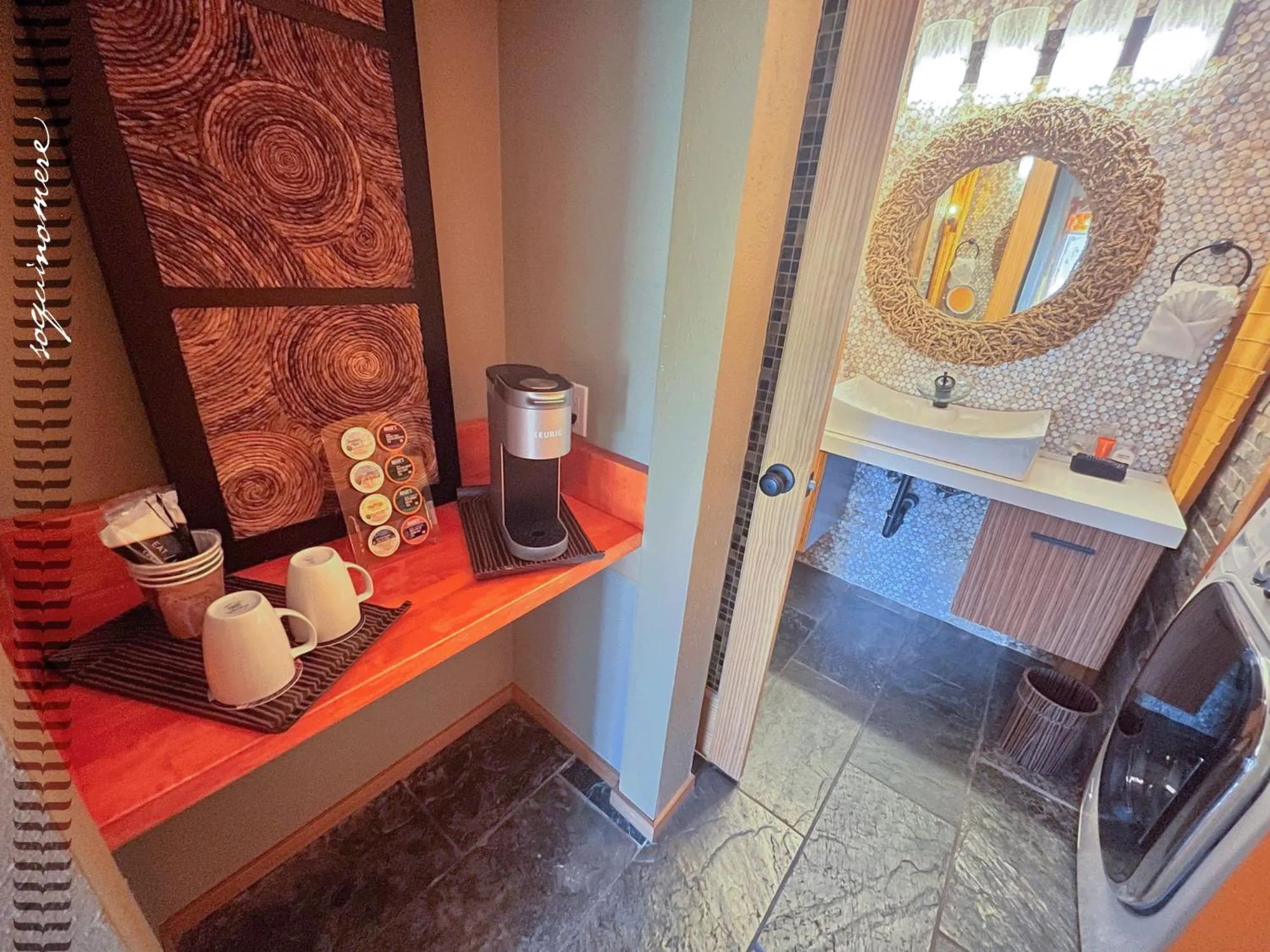 Bed in Tide Pool Cabin, a Soquinomere Private Hotel on the Dunes, Downtown Ocean Shores