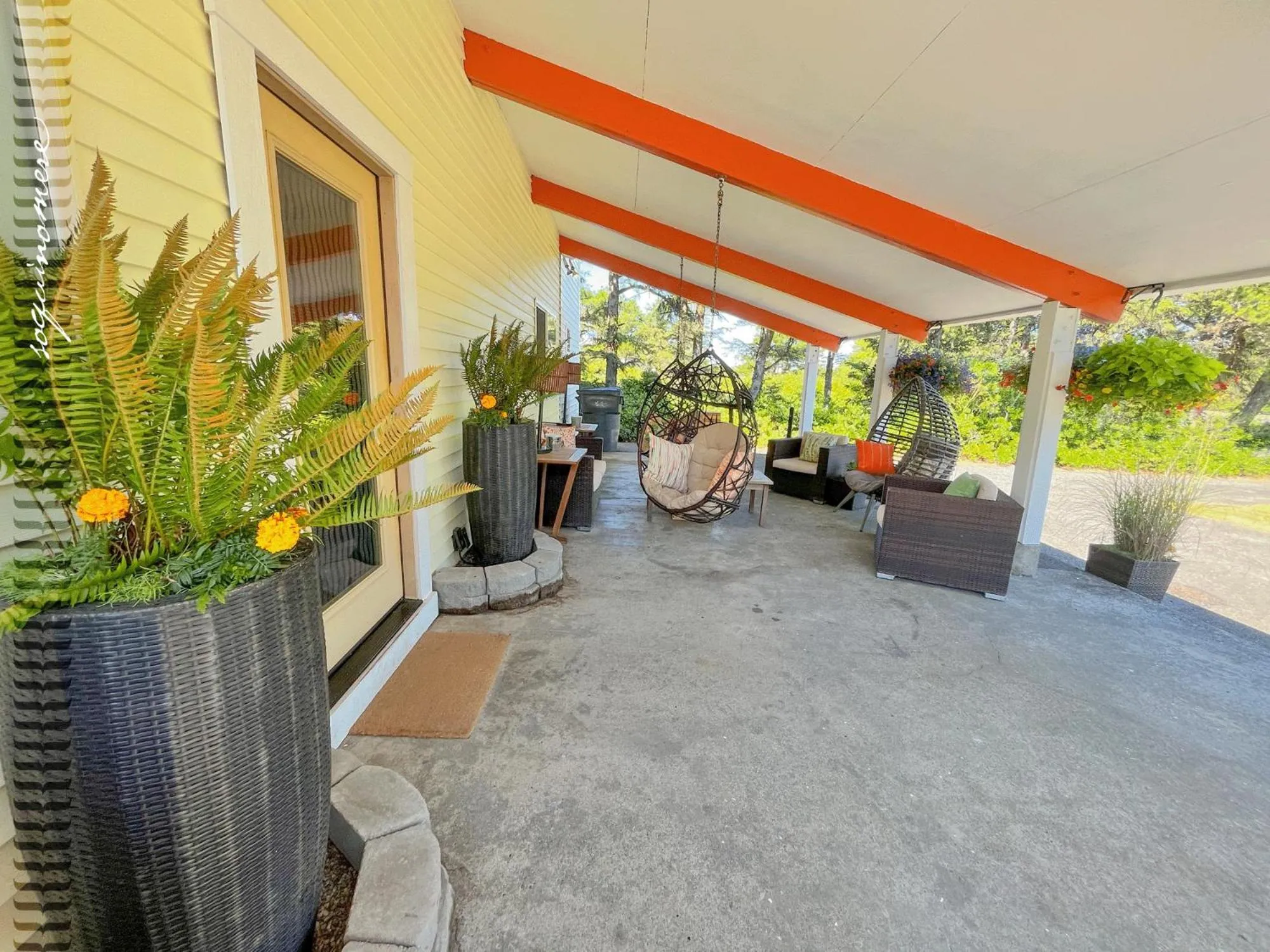 Patio in Tide Pool Cabin, a Soquinomere Private Hotel on the Dunes, Downtown Ocean Shores