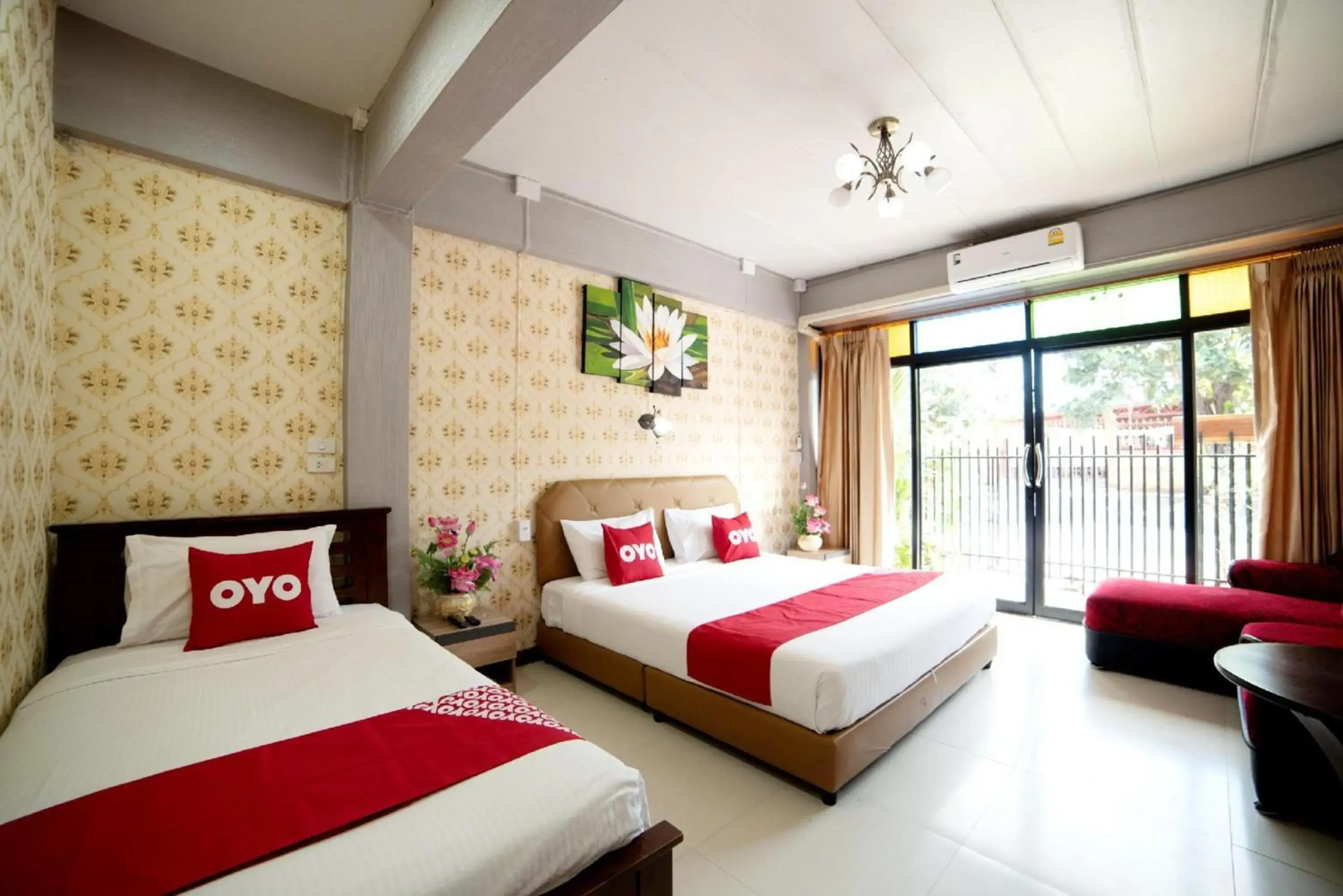 Deluxe Triple Room - single occupancy in OYO 465 Krung Kao Traveller Lodge Deluxe Triple Room - single occupancy in OYO 465 Krung Kao Traveller Lodge