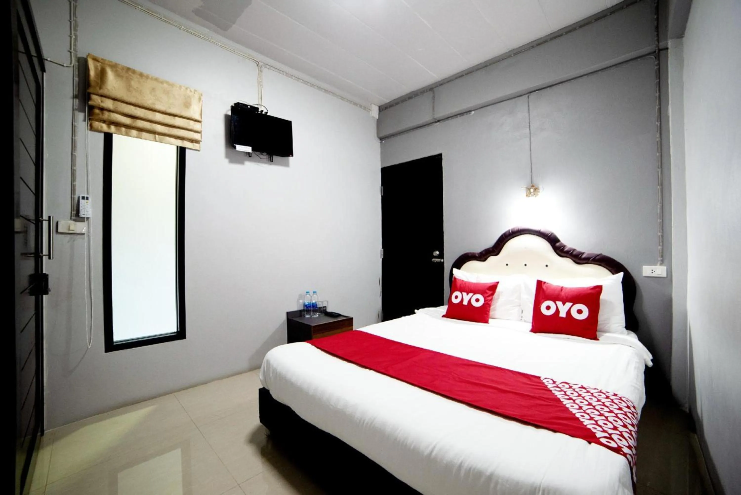 View (from property/room), Bed in OYO 465 Krung Kao Traveller Lodge