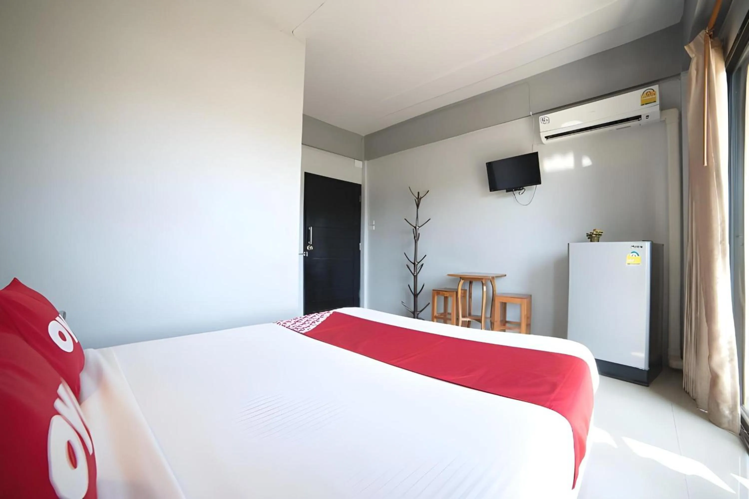 Photo of the whole room, Bed in OYO 465 Krung Kao Traveller Lodge