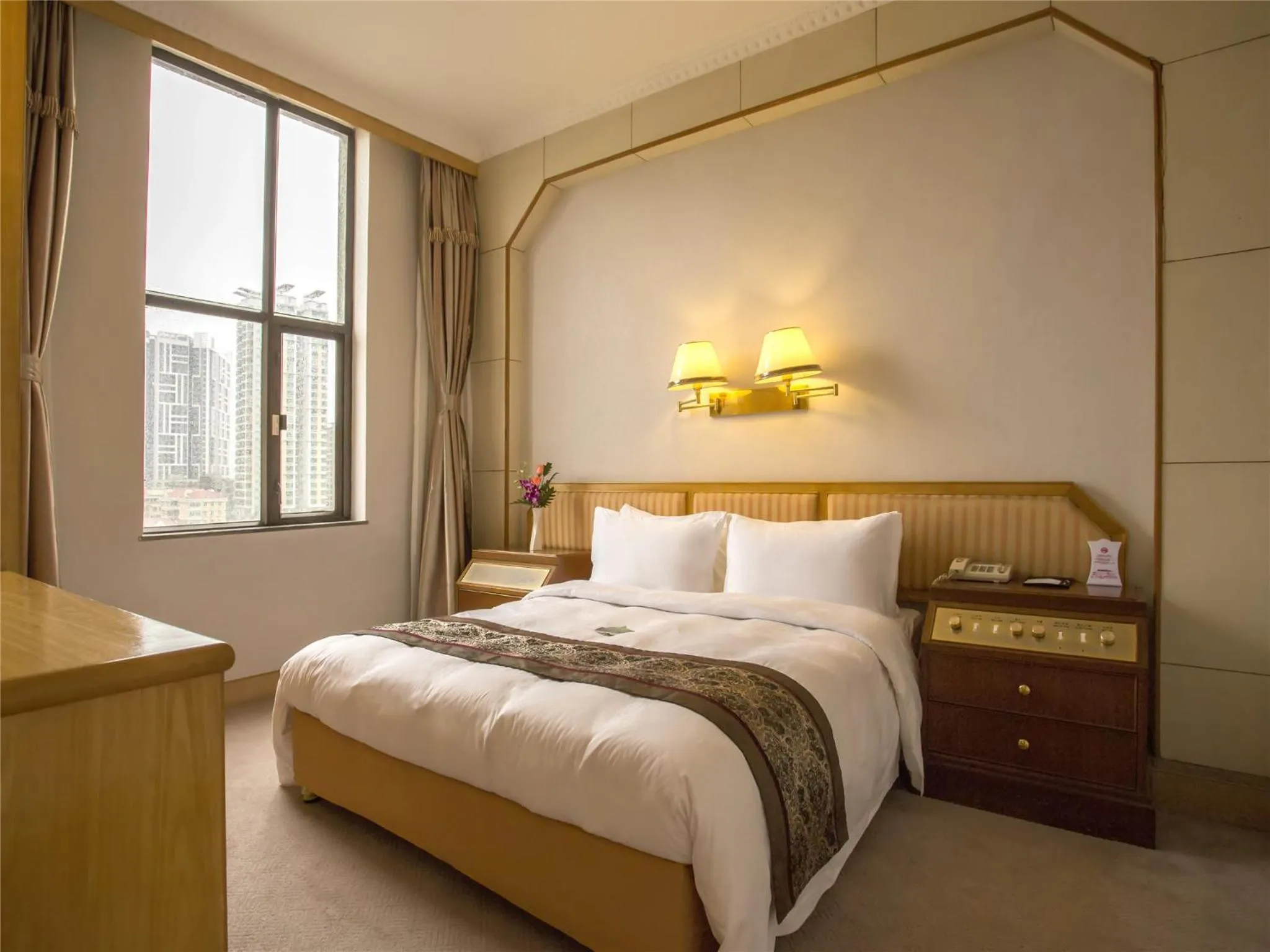 Bedroom, Bed in Guangzhou Aiqun Hotel - Canton Fair Free Shuttle Bus during Canton Fair period