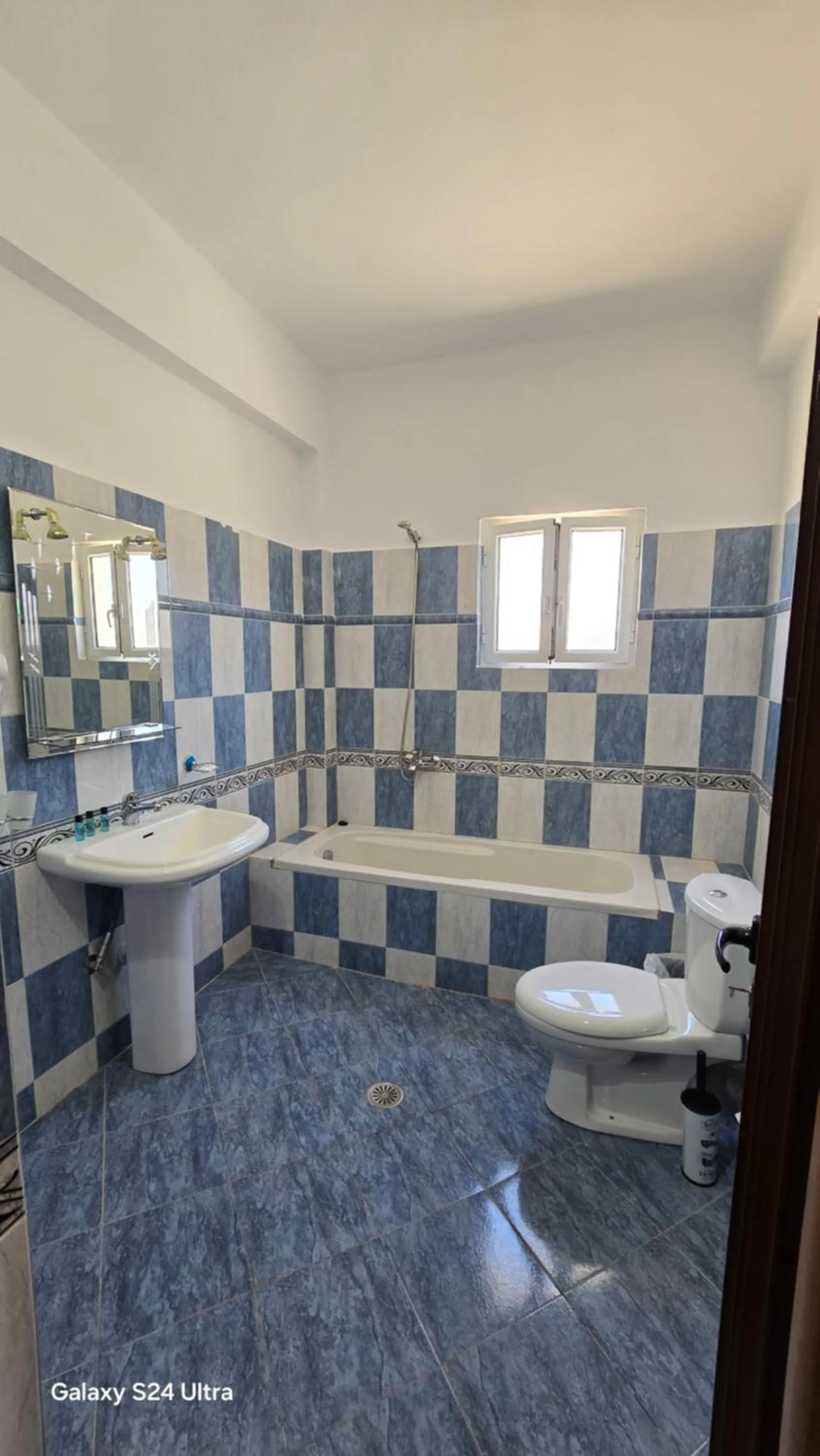 Toilet in Vila Zeqo Muka 1