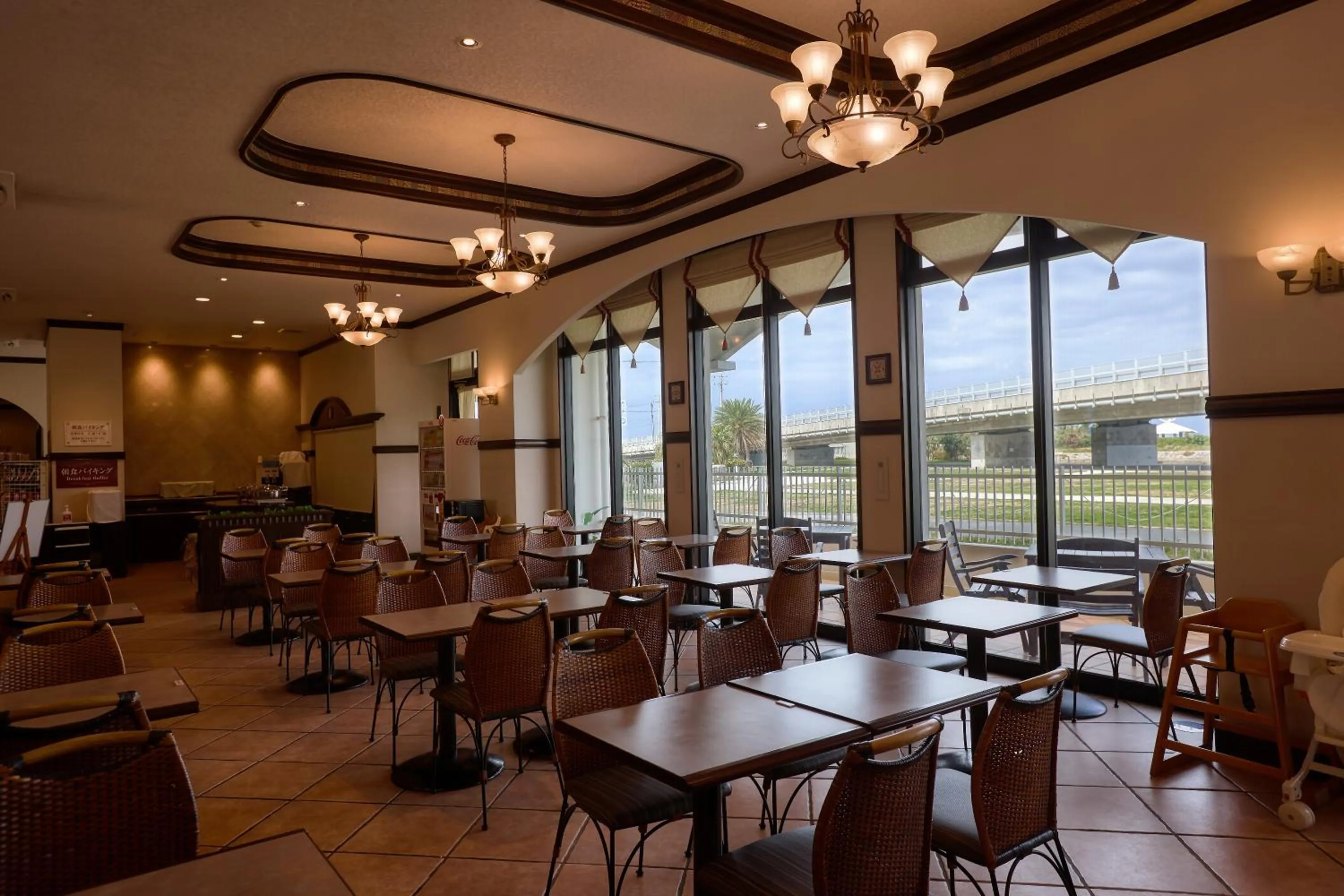 Restaurant/places to eat in Naha Beach Side Hotel