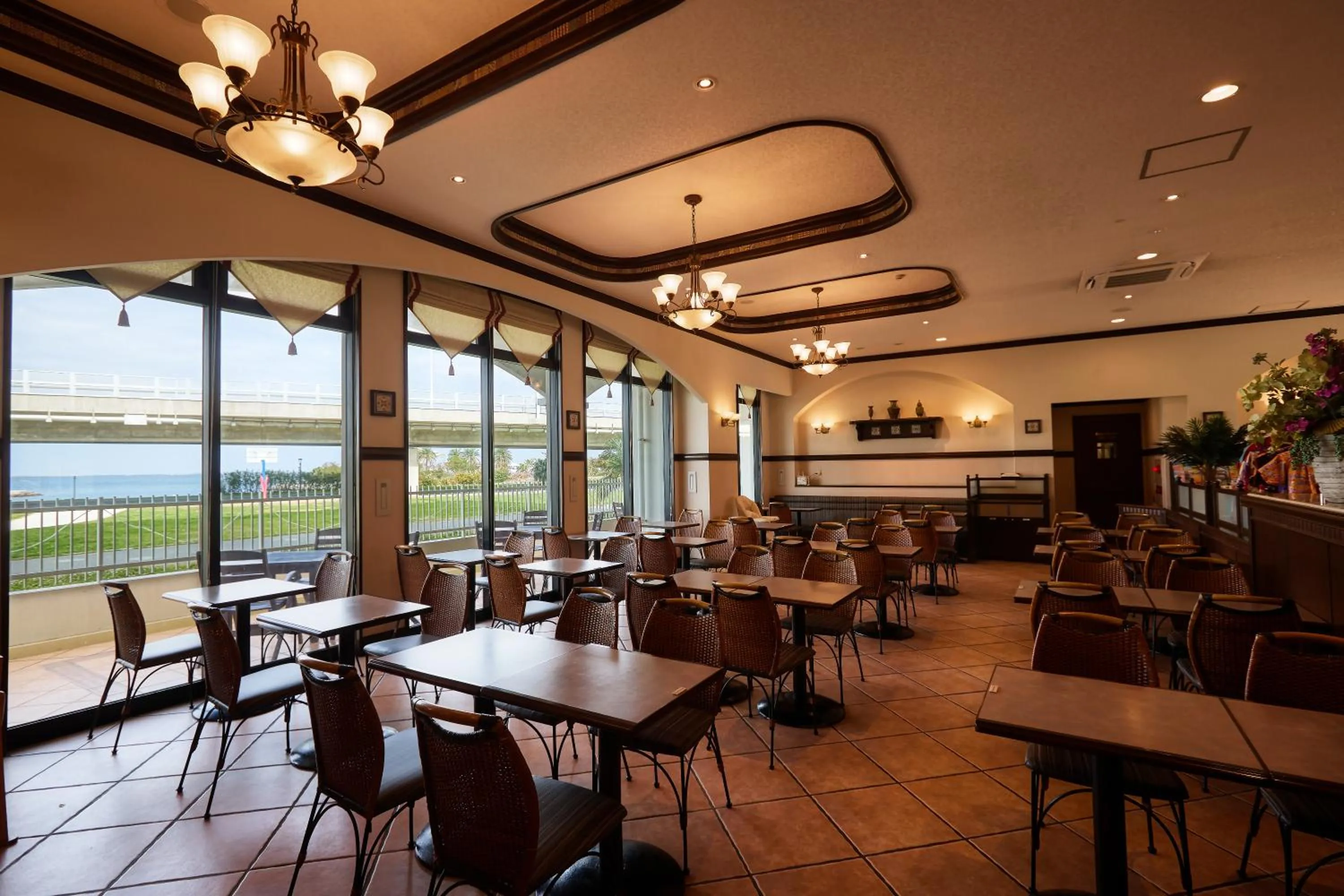 Restaurant/places to eat in Naha Beach Side Hotel