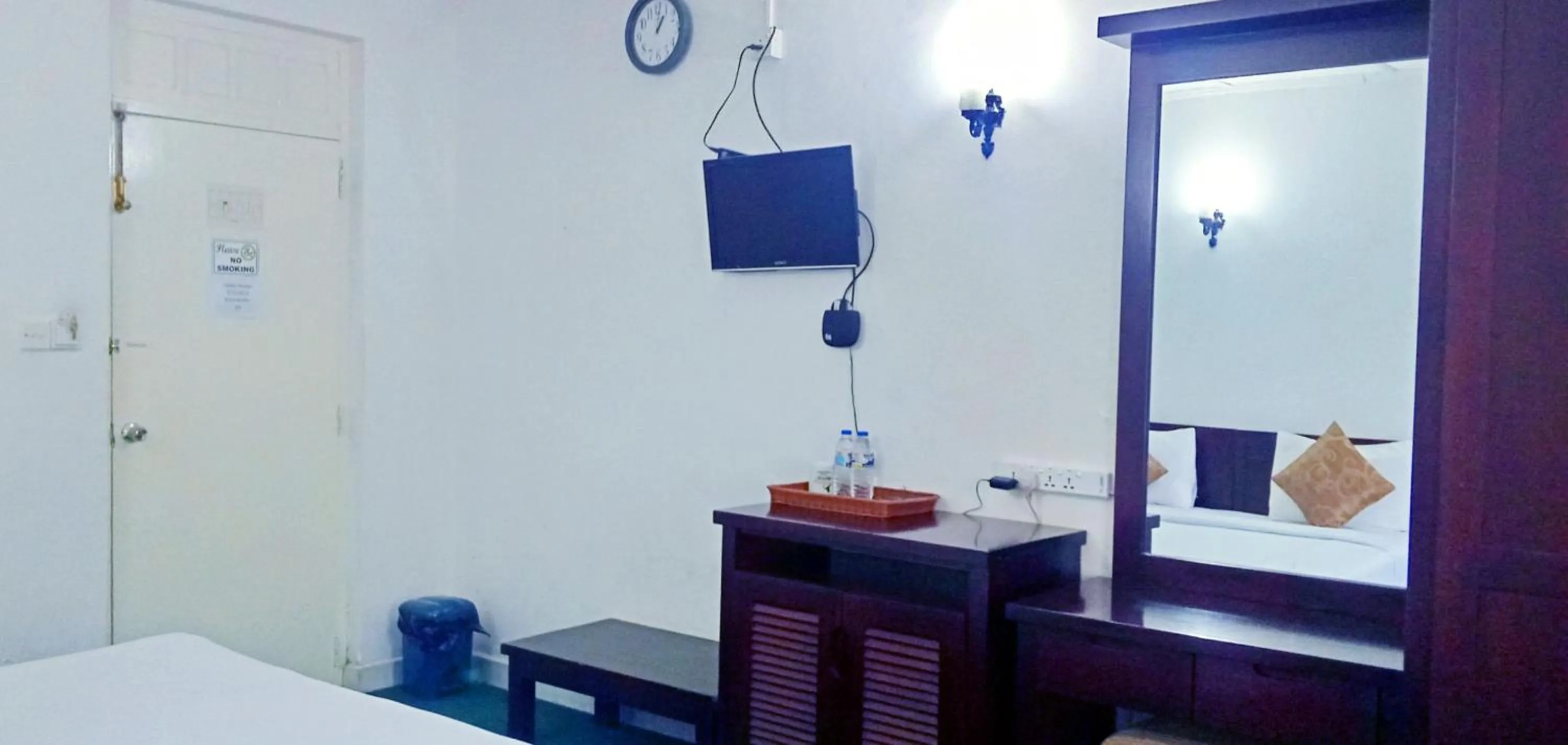 Bedroom, Bed in The Rock Hotel