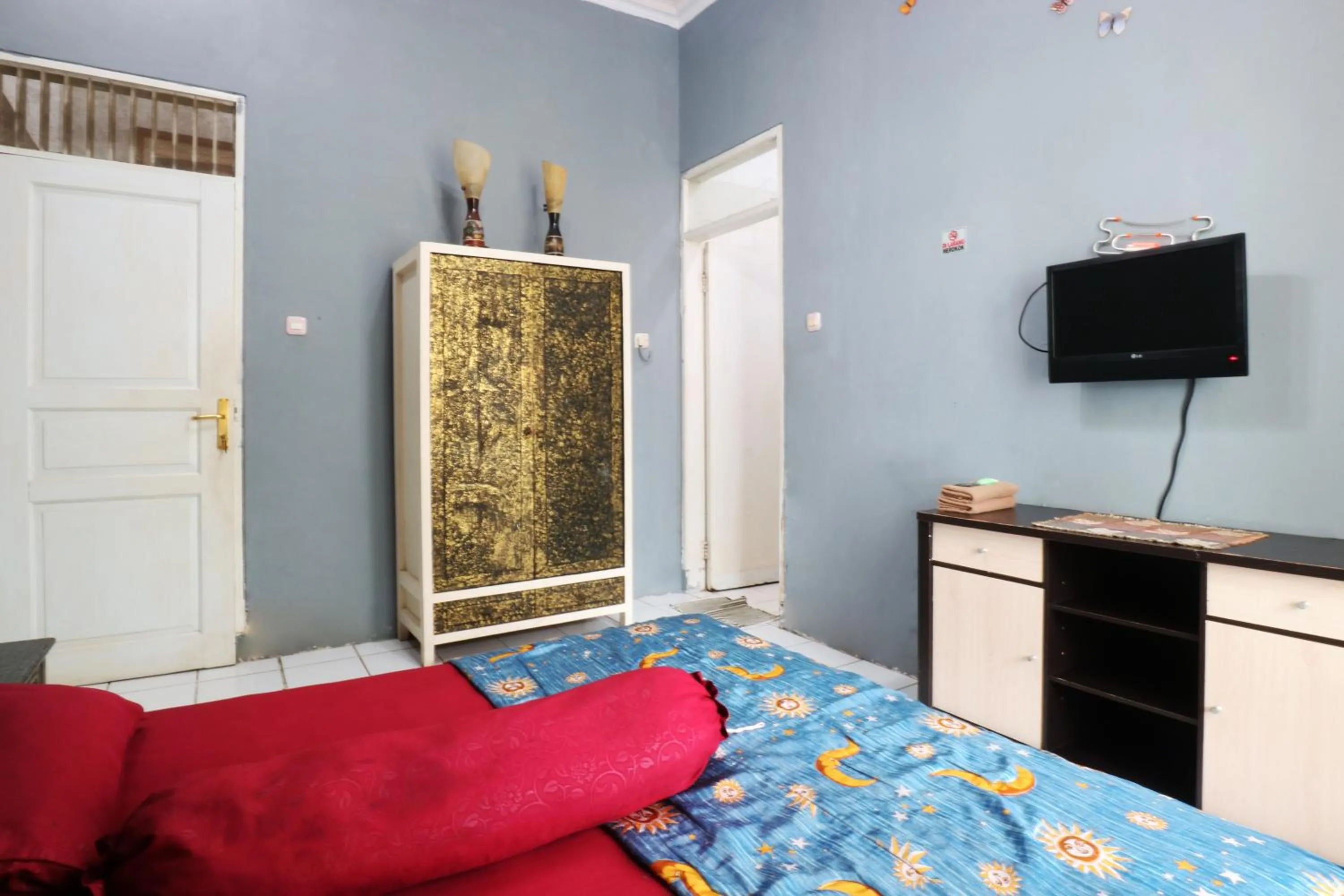 TV and multimedia, Bed in Villa Sri Manganti