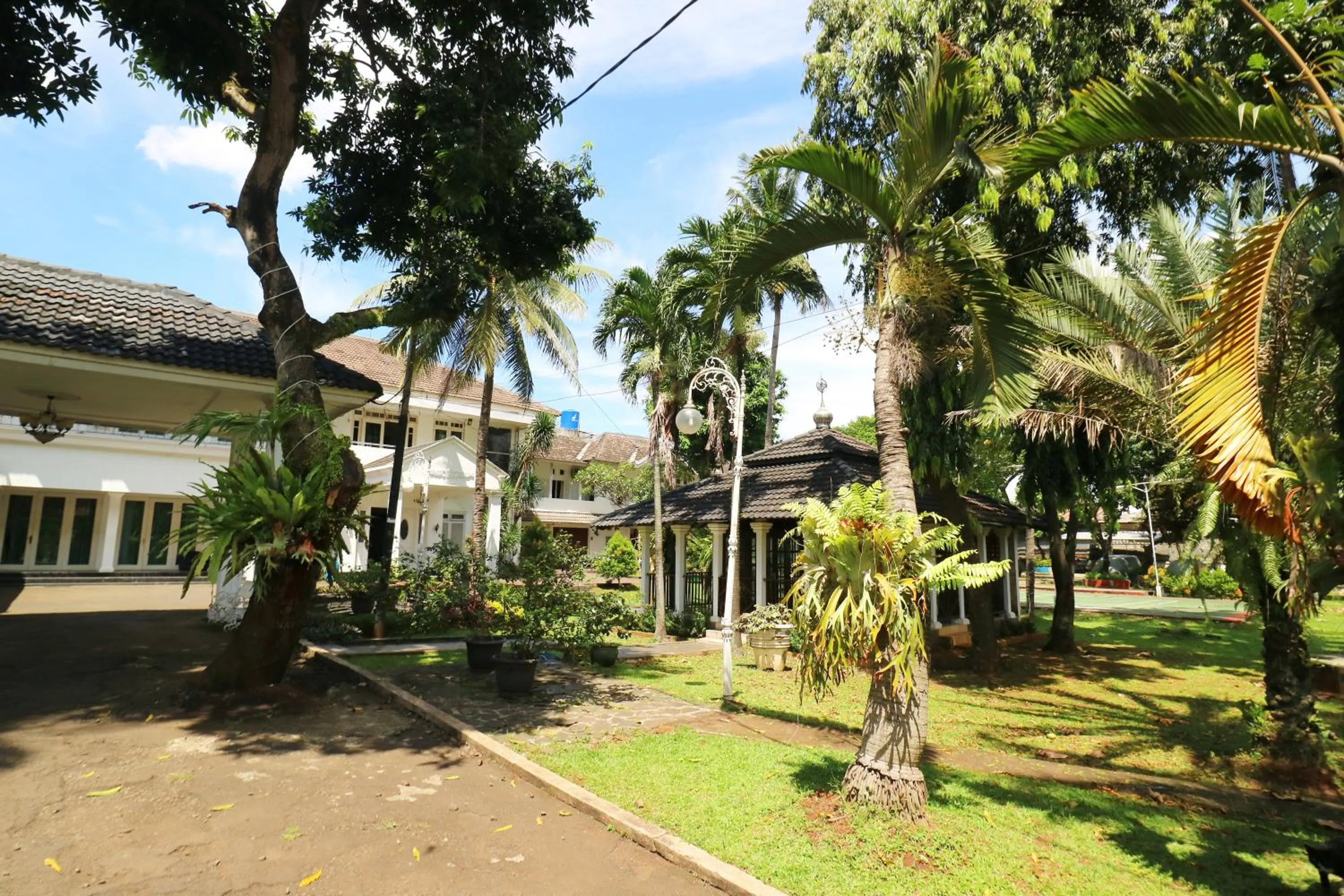 Property building in Villa Sri Manganti