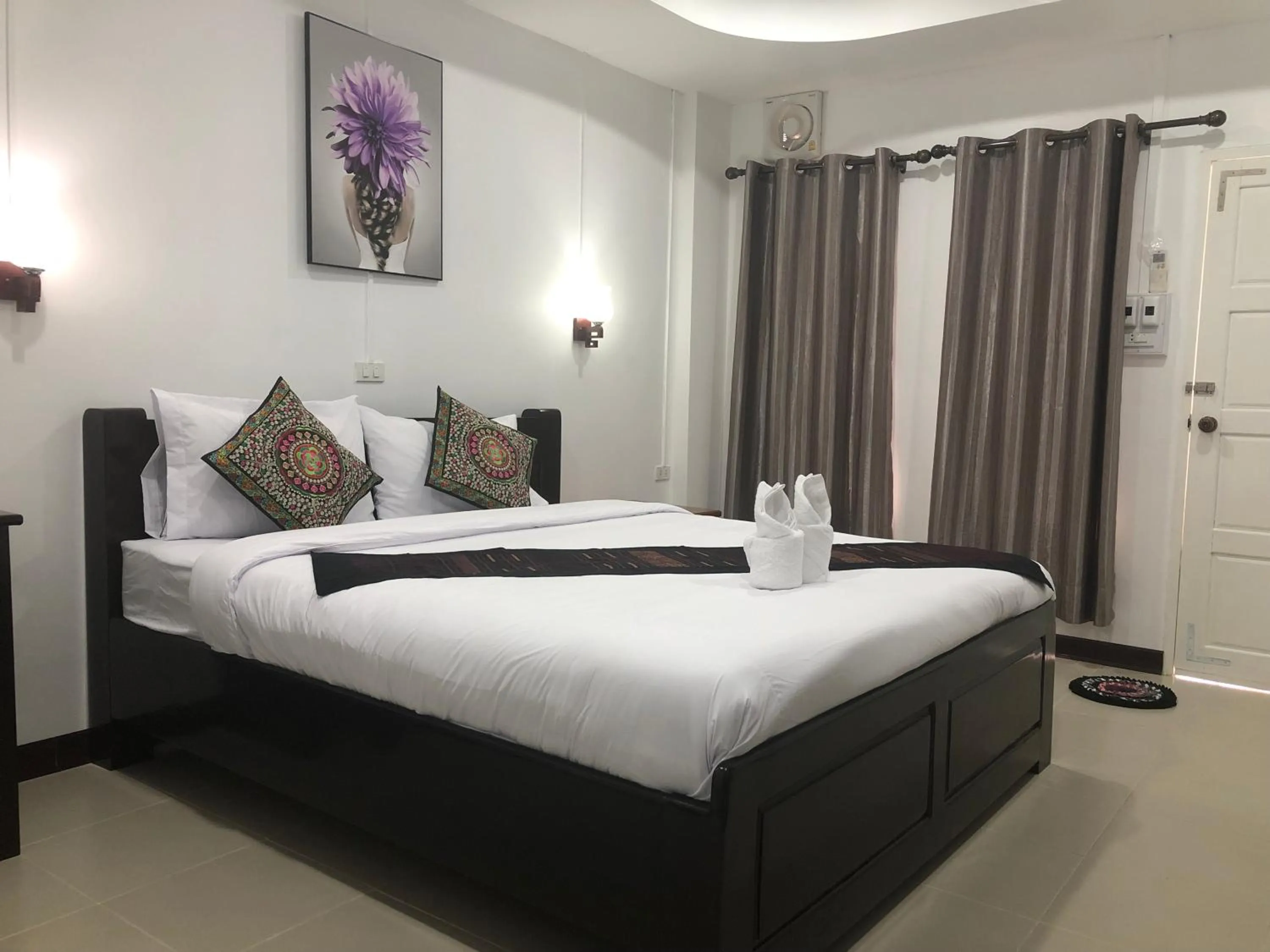 Photo of the whole room, Bed in Jasmine Vangvieng Hotel