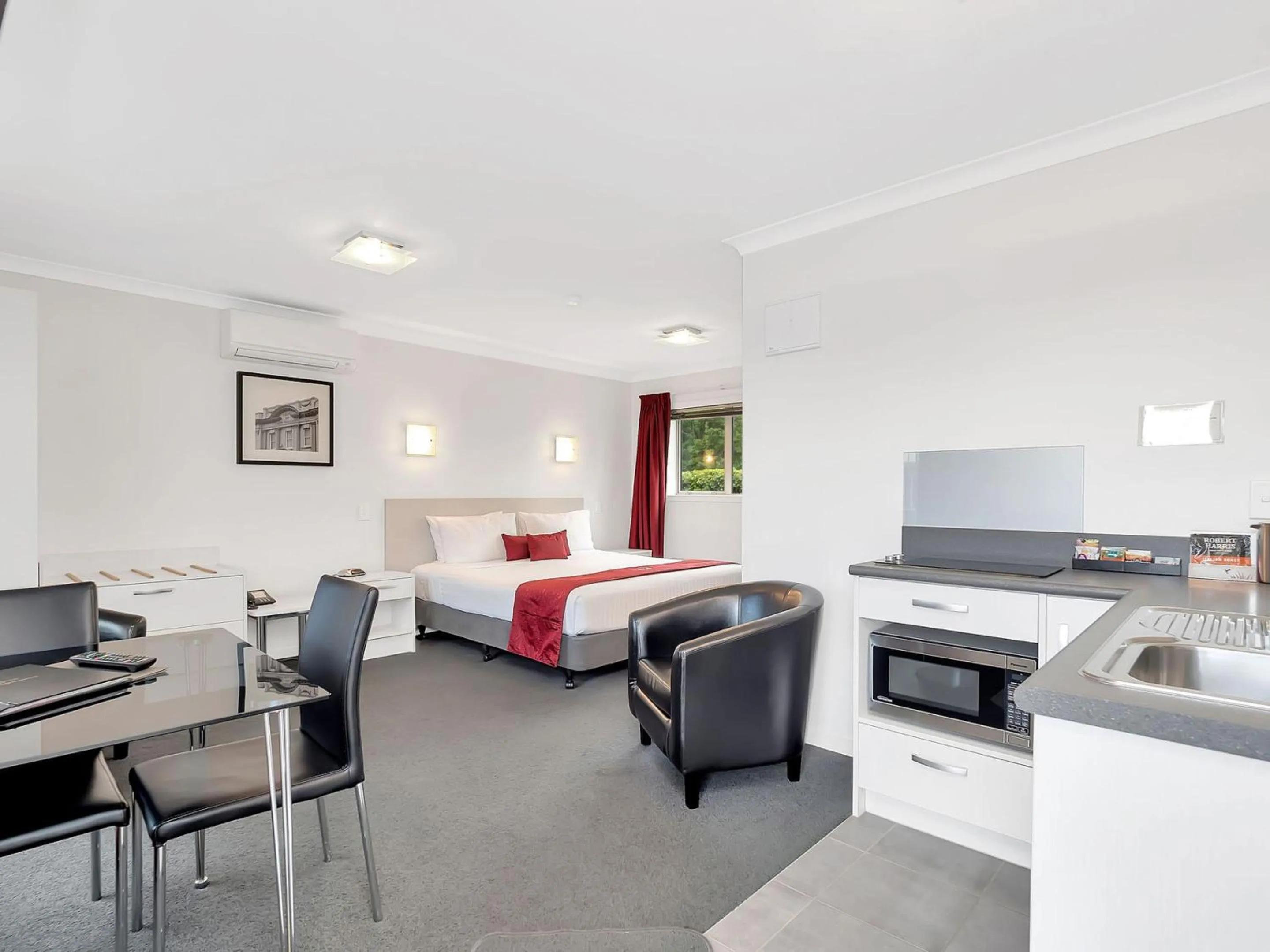 Photo of the whole room, Bed in Matamata Central Motel