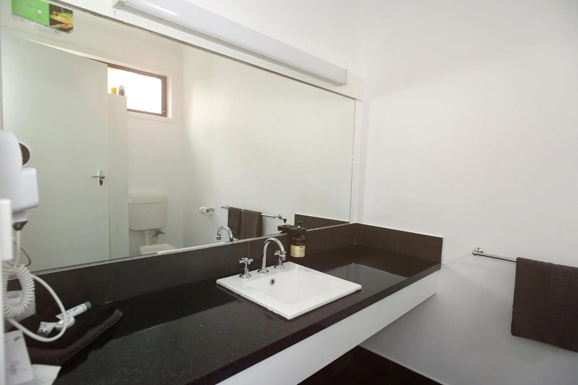 Bathroom in Glynlea Motel