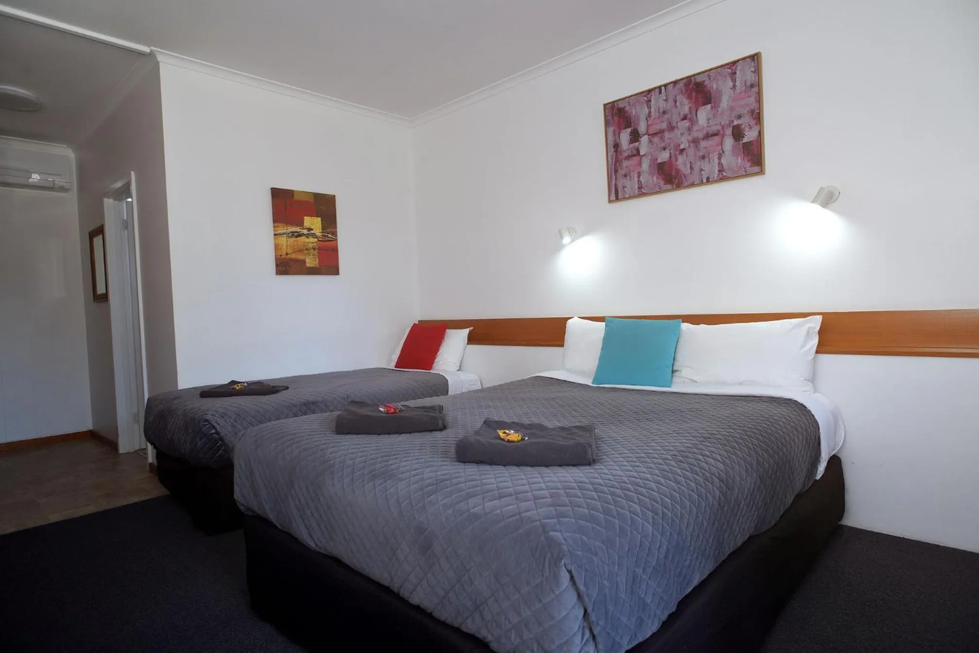 Bed in Glynlea Motel