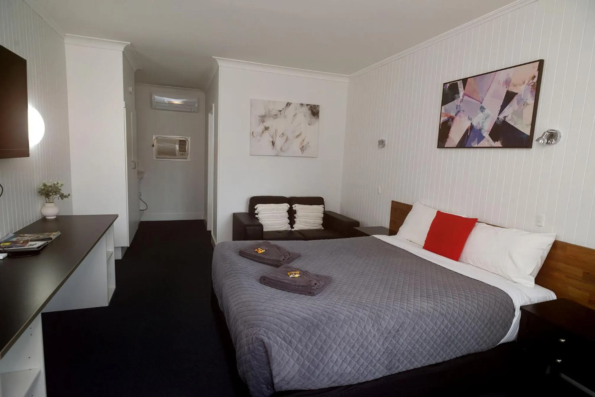 Bed in Glynlea Motel