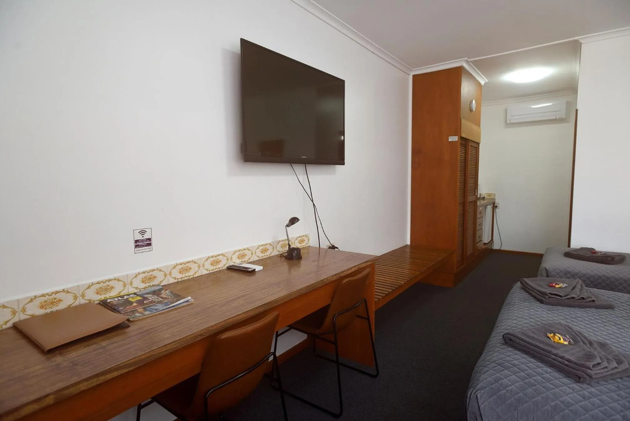 Bed in Glynlea Motel