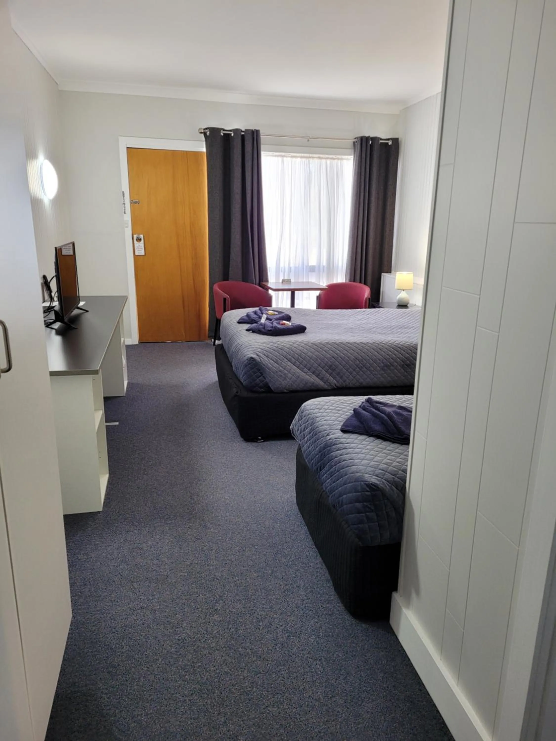 Photo of the whole room, Bed in Glynlea Motel