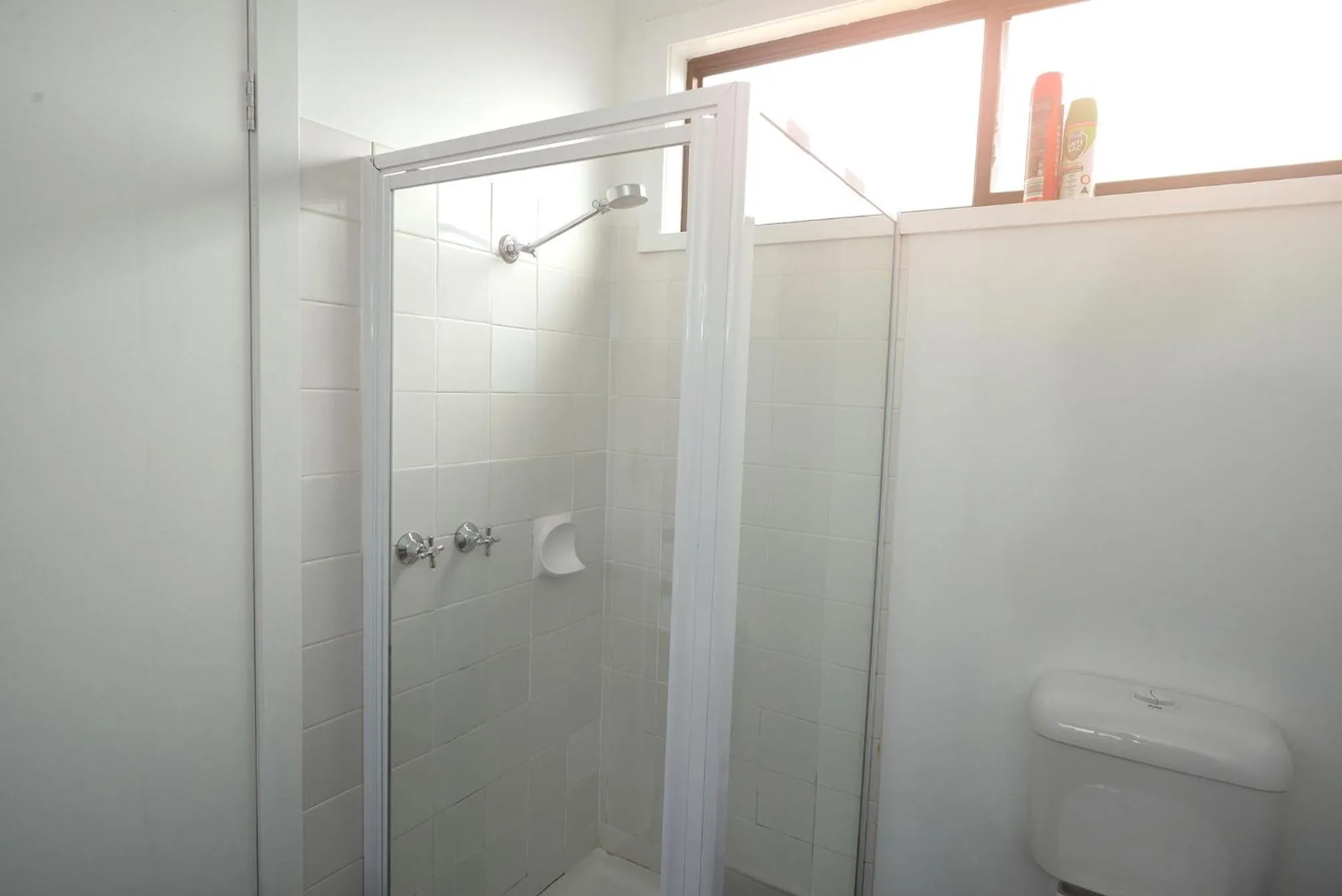 Shower in Glynlea Motel