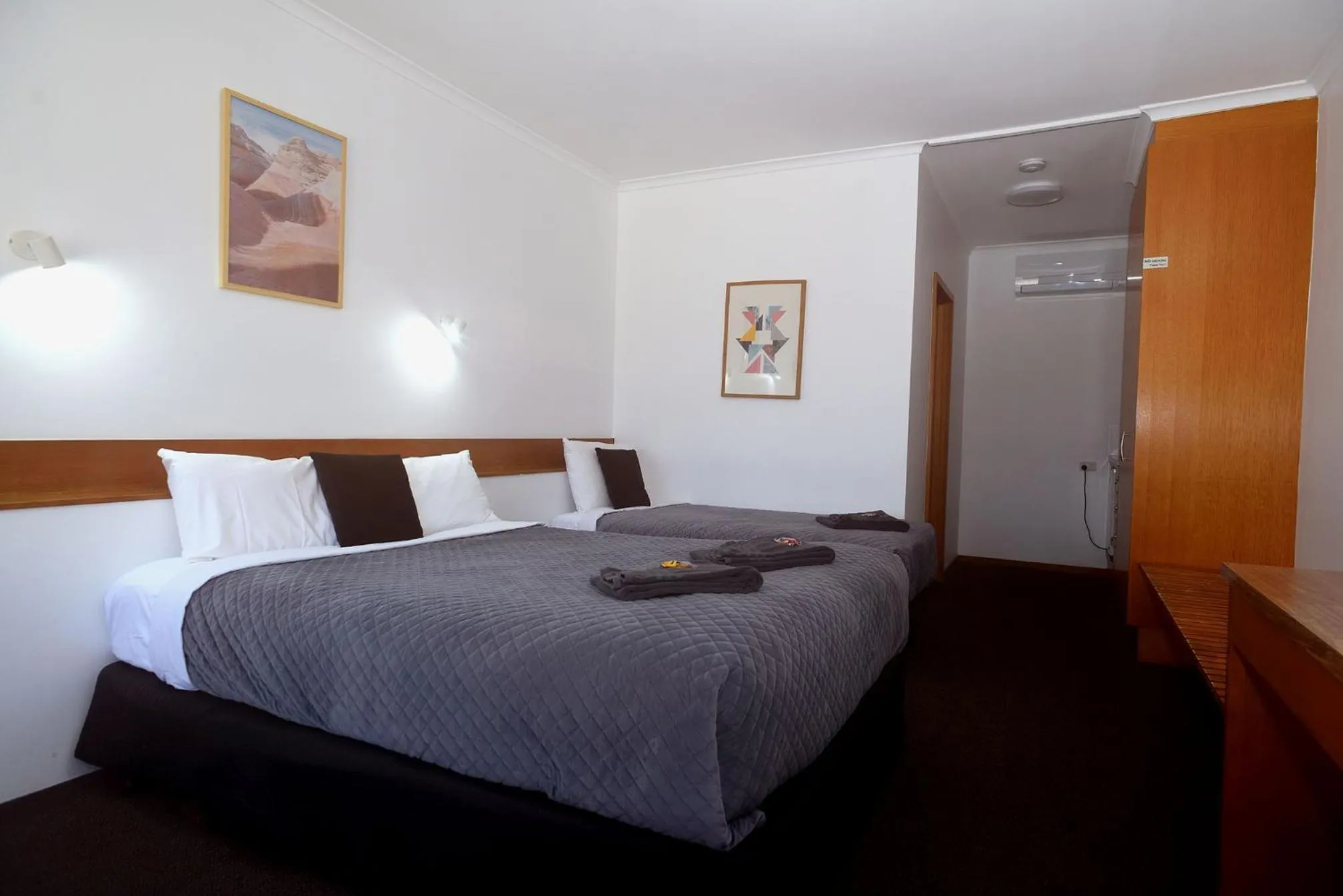 Bed in Glynlea Motel