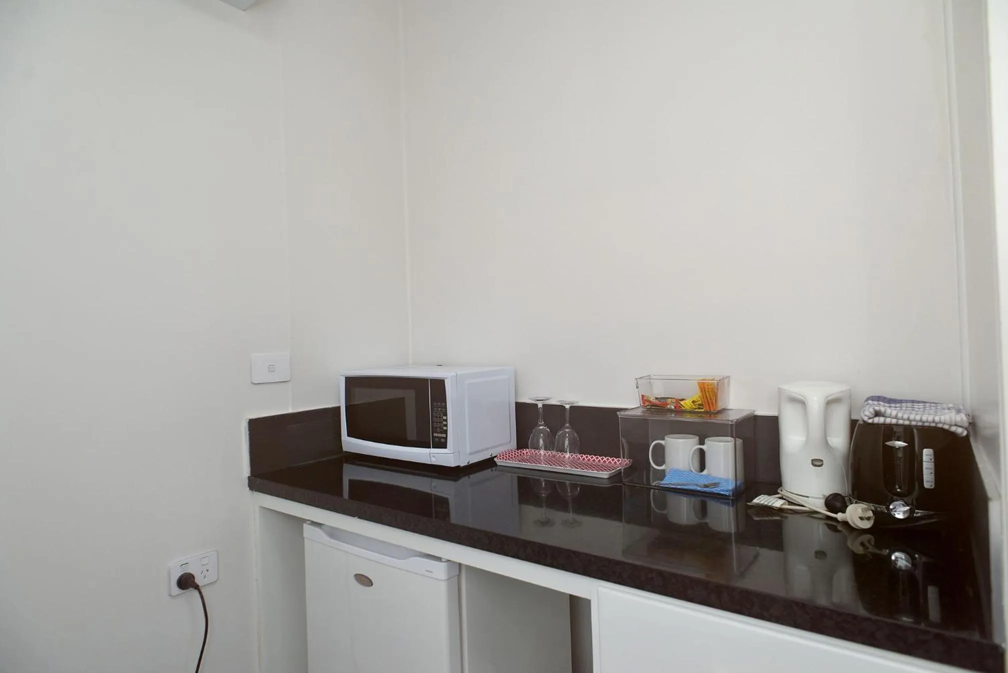 Coffee/tea facilities in Glynlea Motel