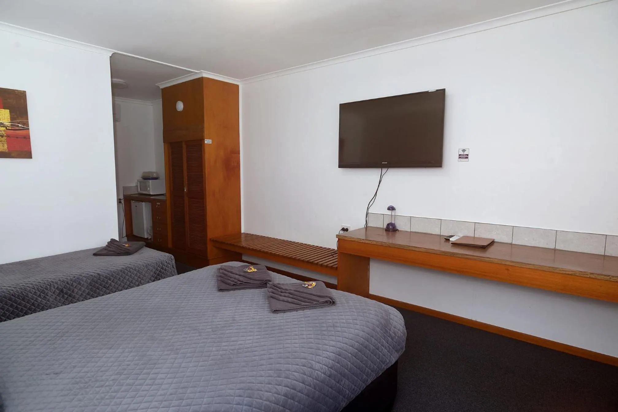 Bed in Glynlea Motel