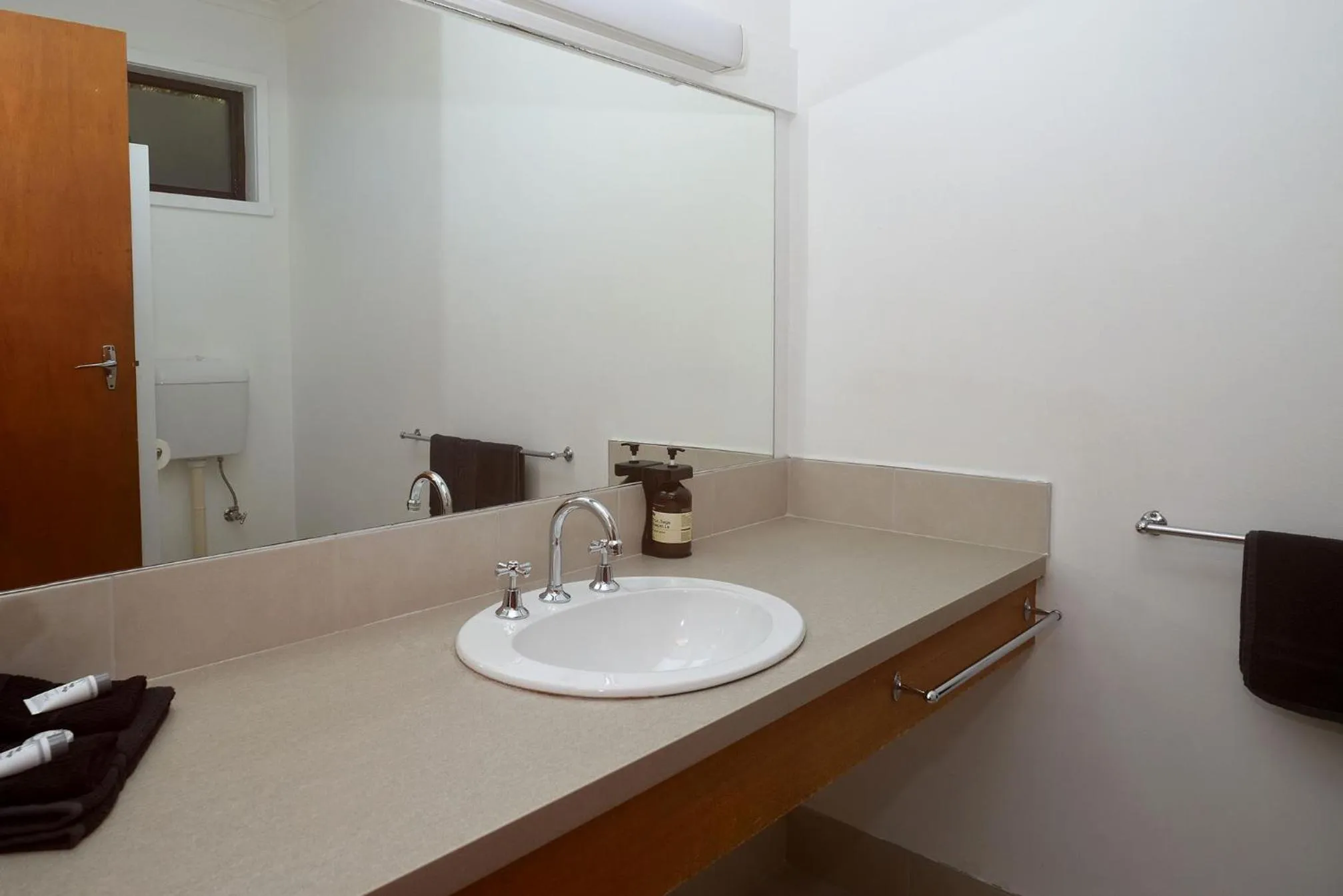 Bathroom in Glynlea Motel