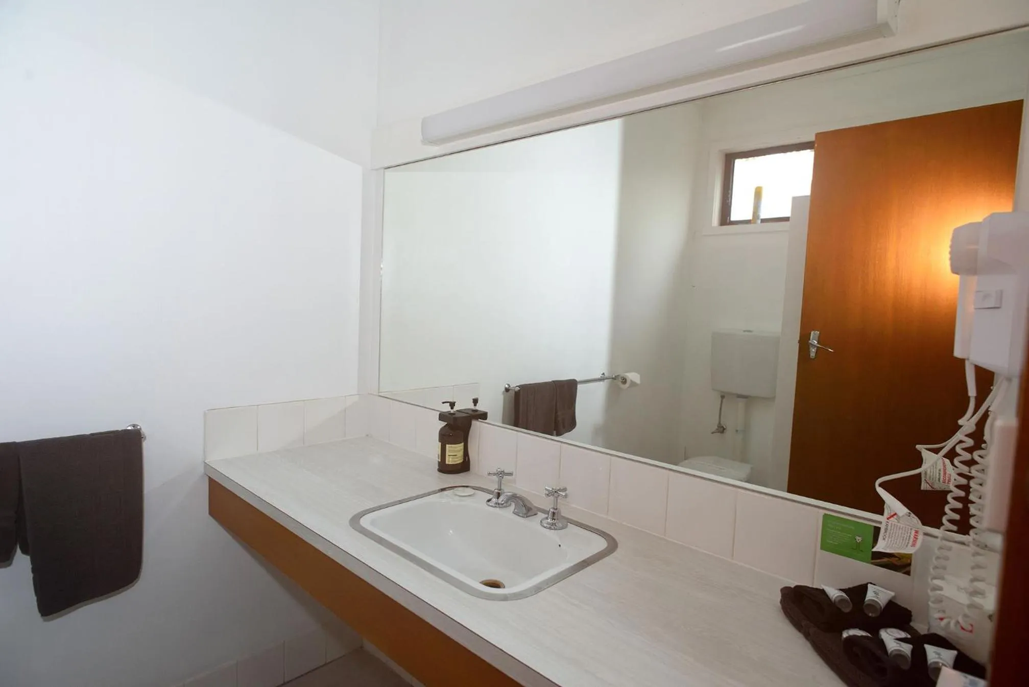 Bathroom in Glynlea Motel