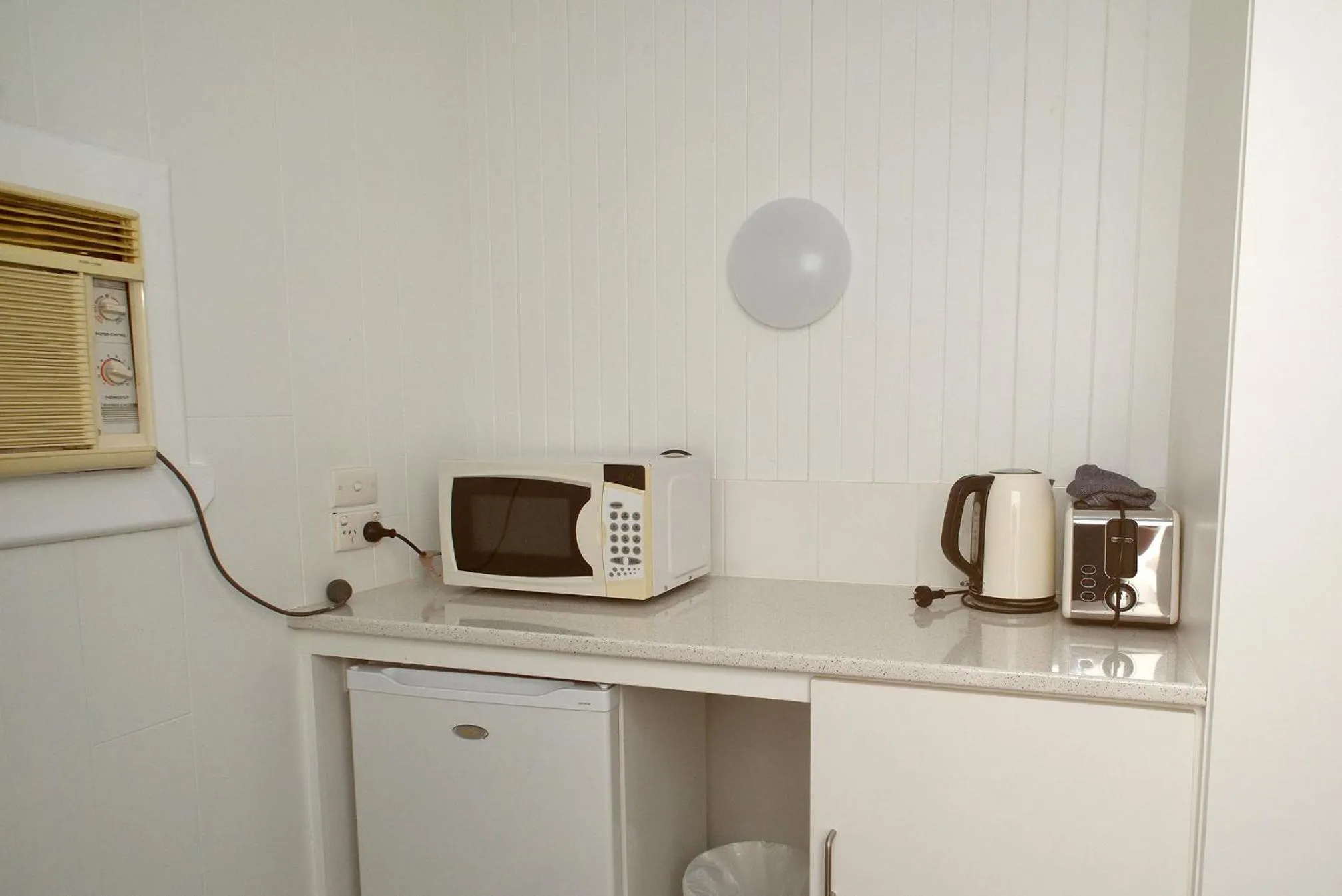 Kitchen or kitchenette in Glynlea Motel