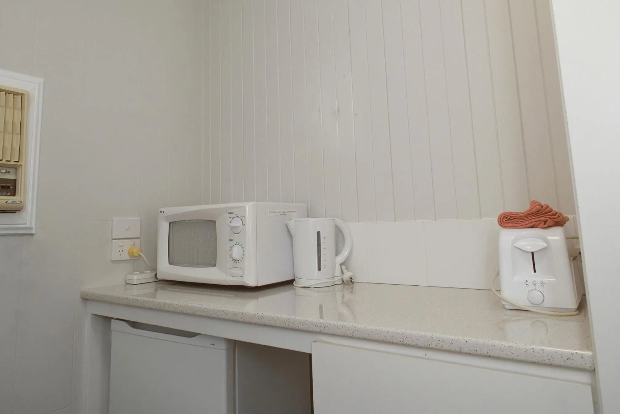 Kitchen or kitchenette in Glynlea Motel