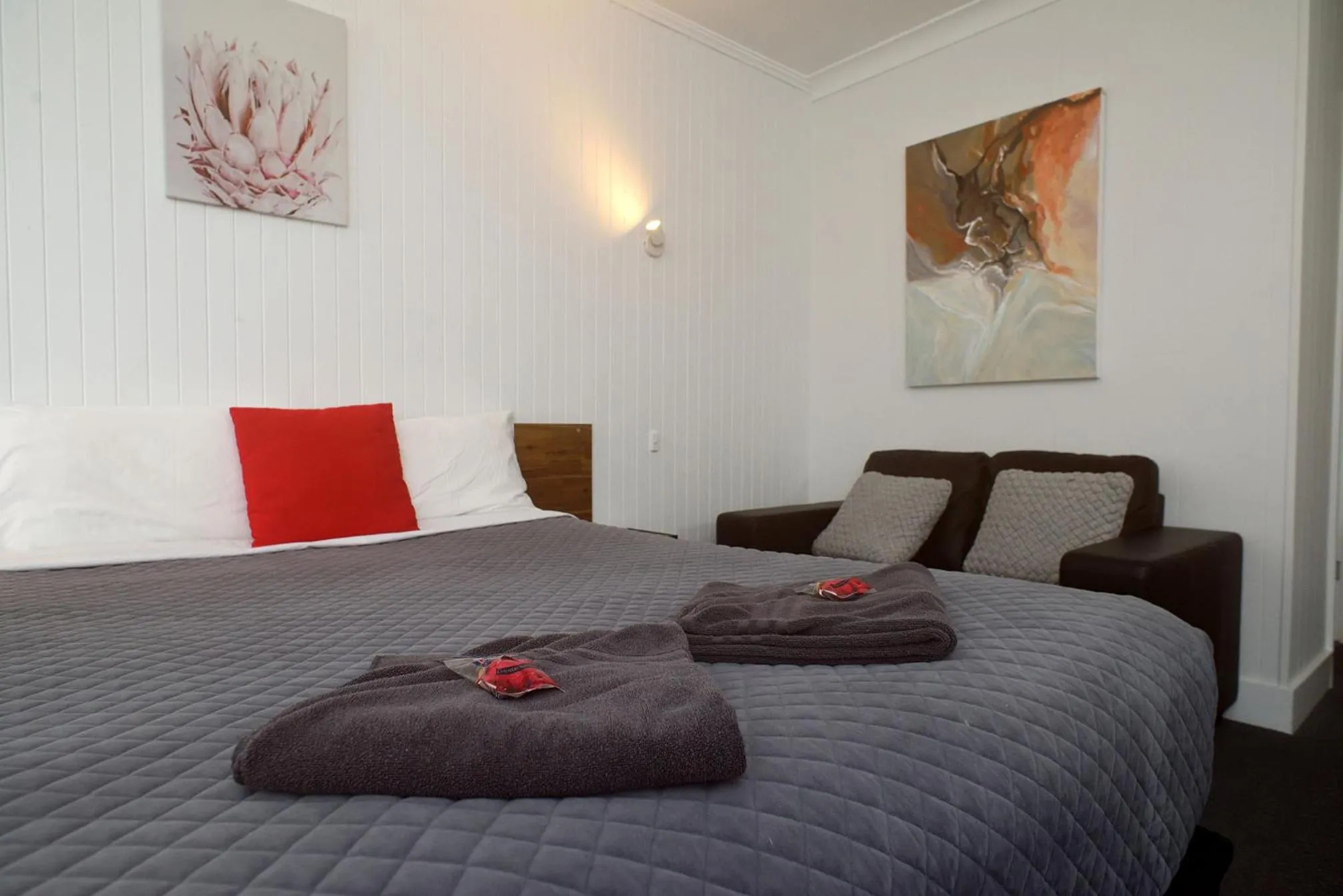 Bed in Glynlea Motel