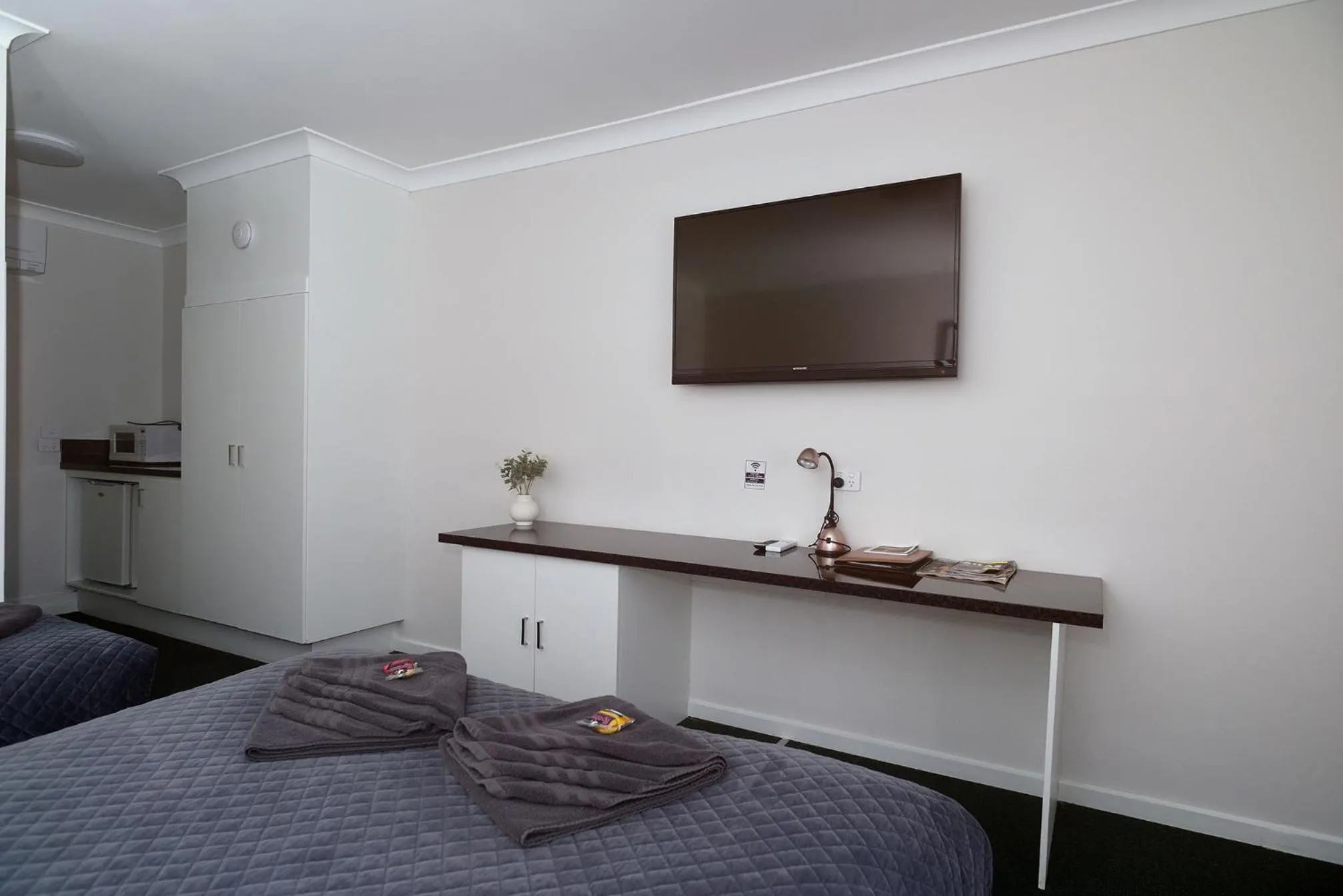 Bed in Glynlea Motel