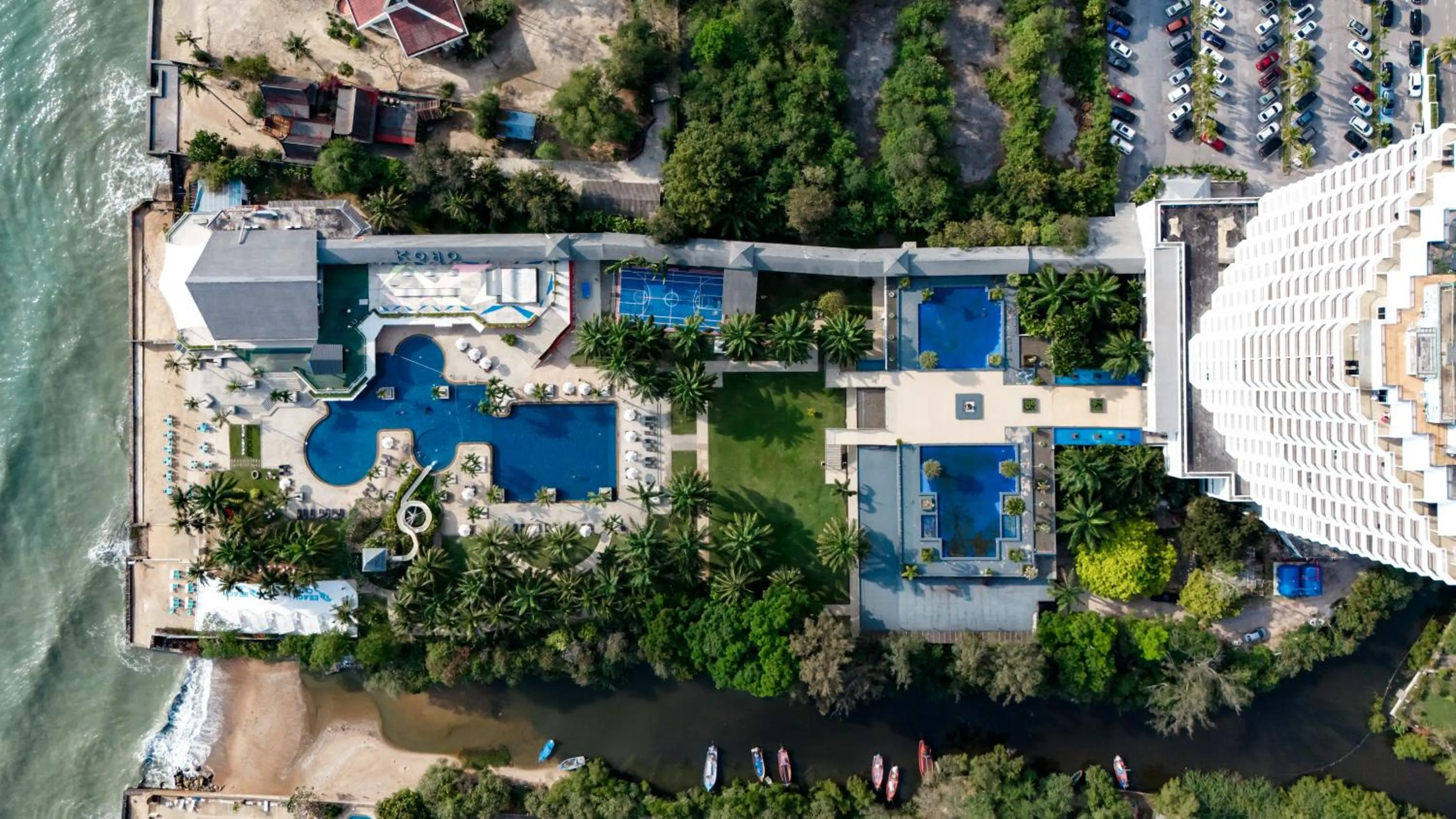 Property building in Radisson Resort & Spa Hua Hin