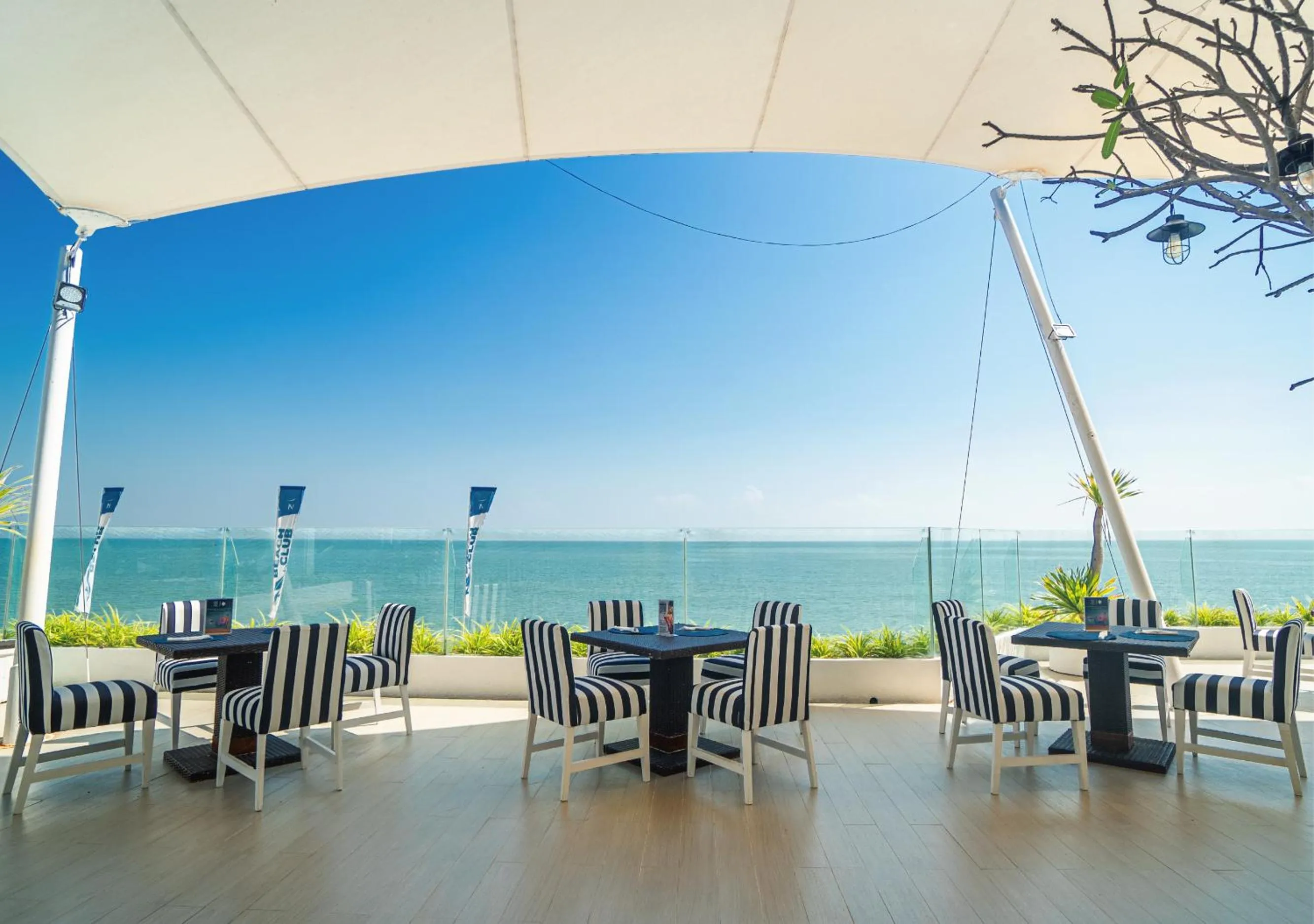 Restaurant/places to eat in Radisson Resort & Spa Hua Hin