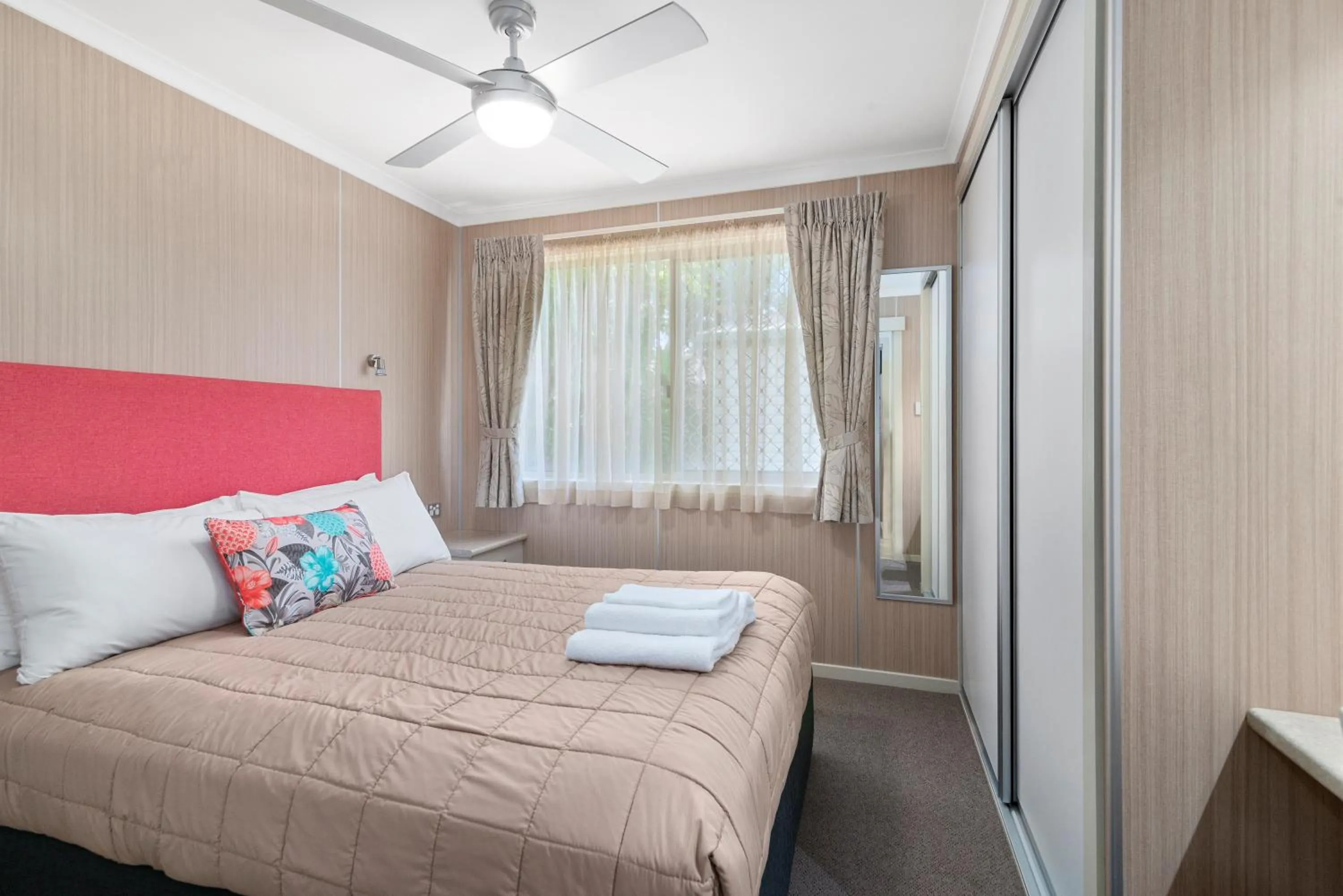 Bedroom, Bed in Ashmore Palms Holiday Village