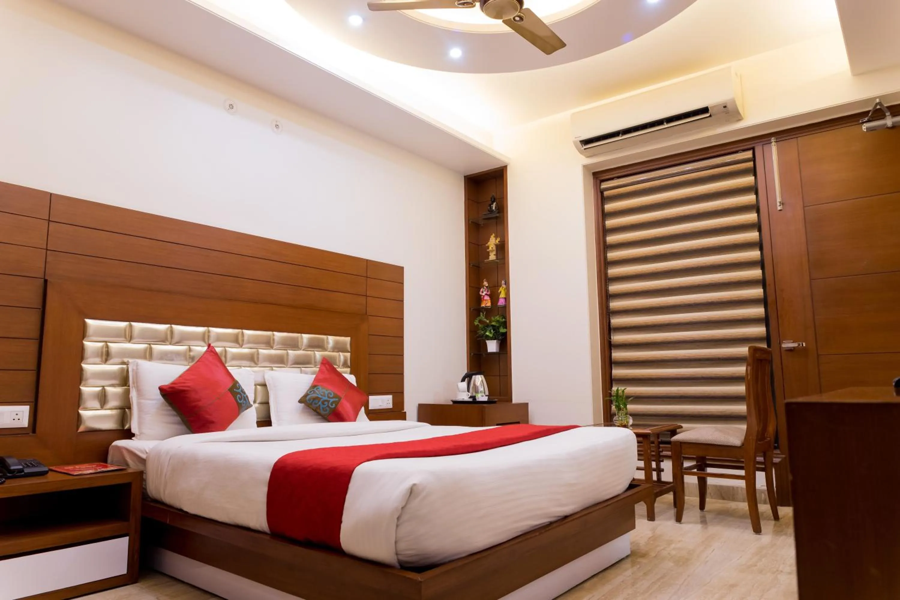 Bed in SM Palace (Near Apollo Hospital)