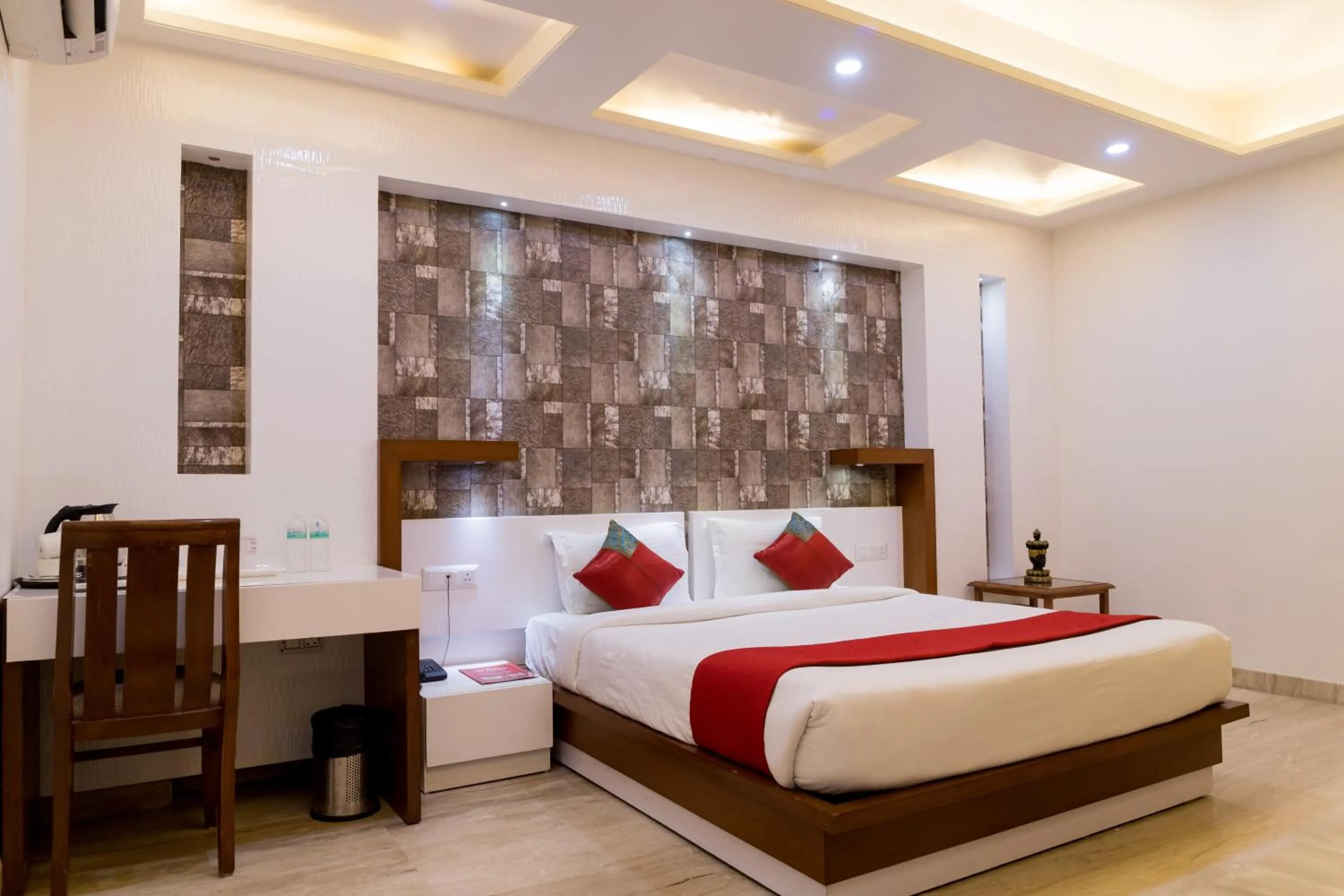 Bed in SM Palace (Near Apollo Hospital)