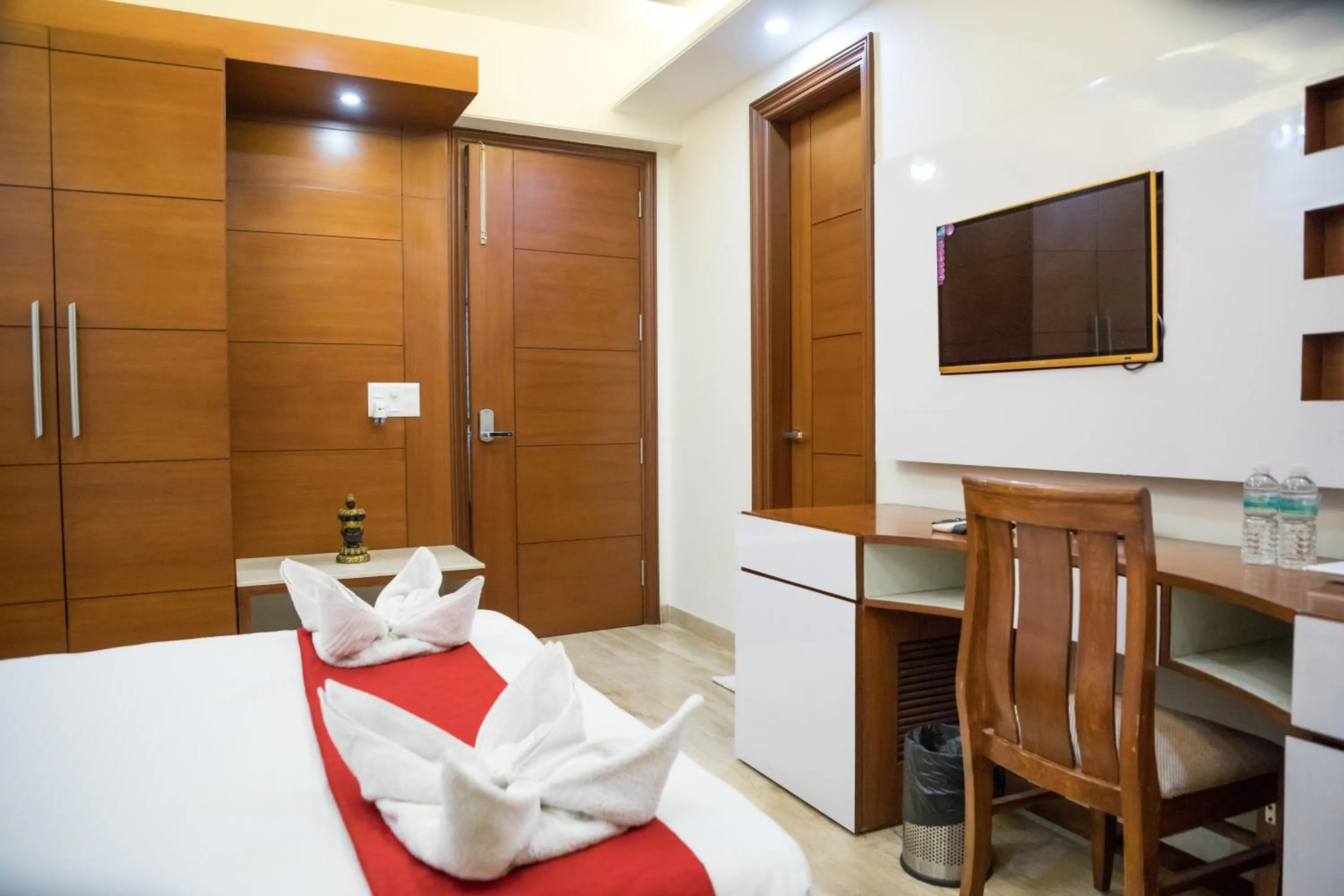 Bed in SM Palace (Near Apollo Hospital)