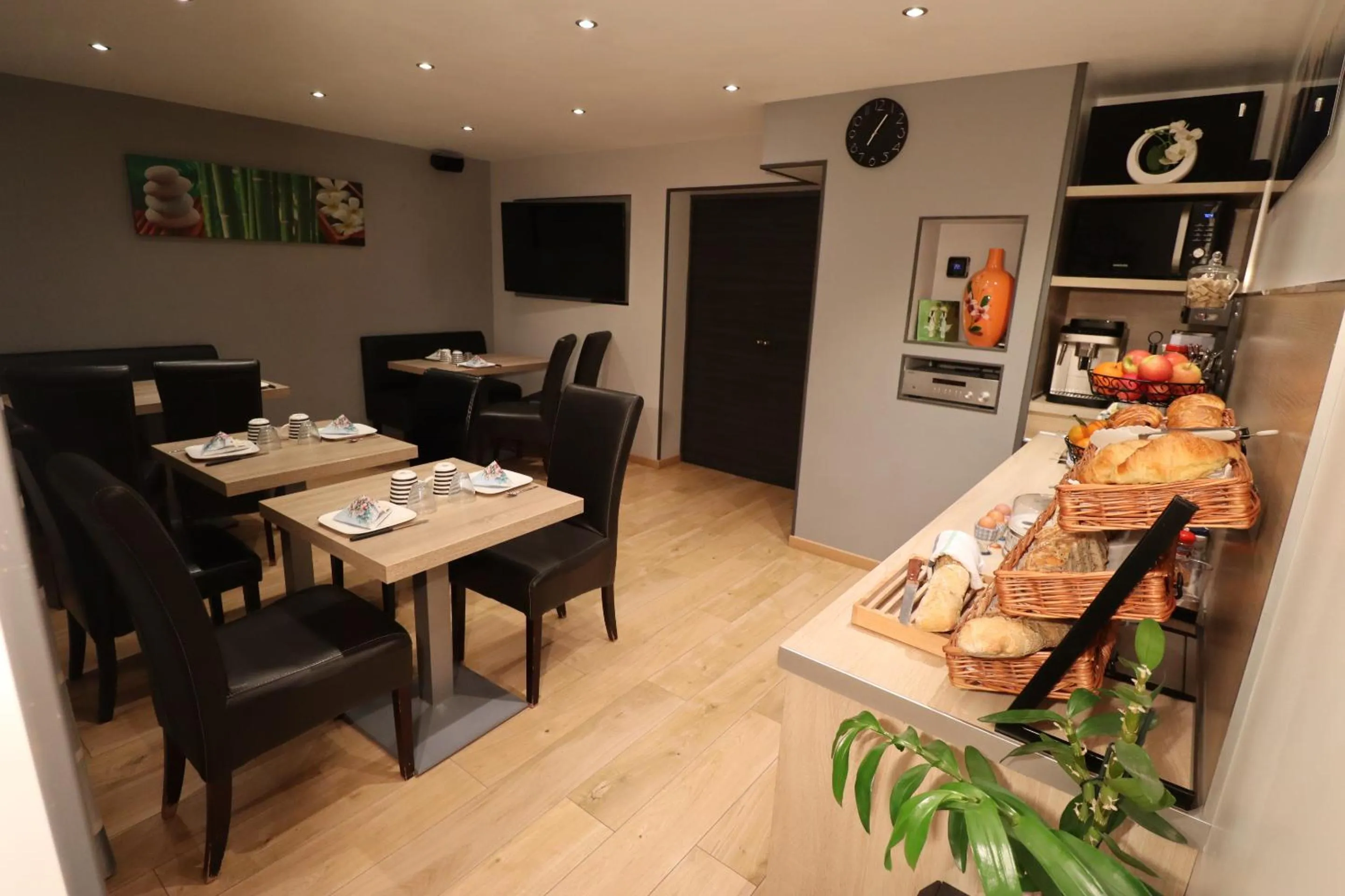 Dining area in Le Lotus Blanc
