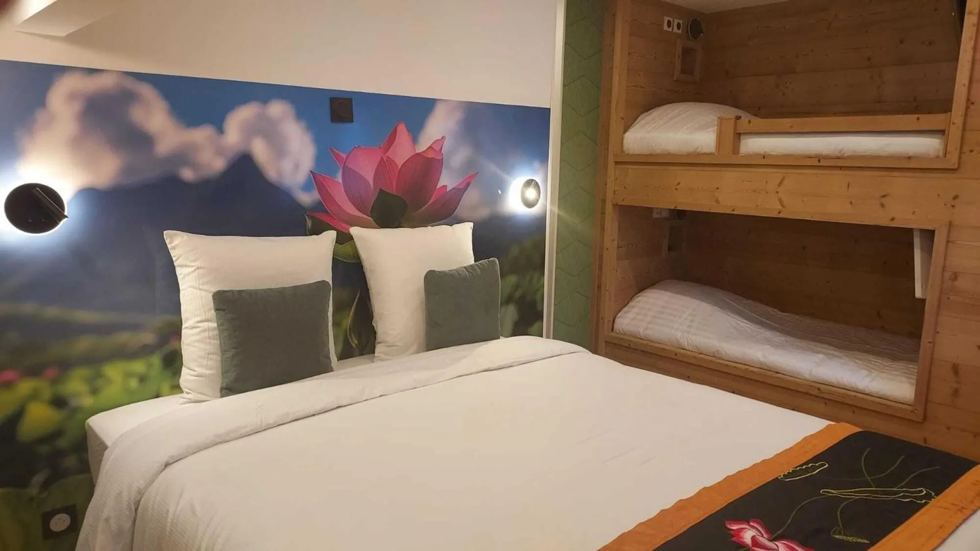 Bedroom, Bed in Le Lotus Blanc