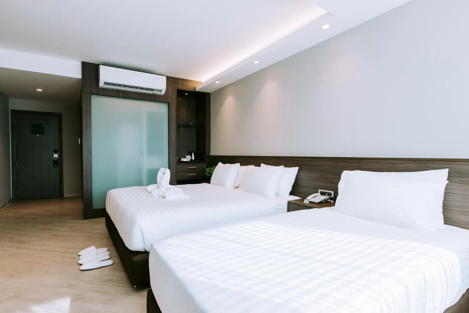 Photo of the whole room, Bed in The Rich Hotel