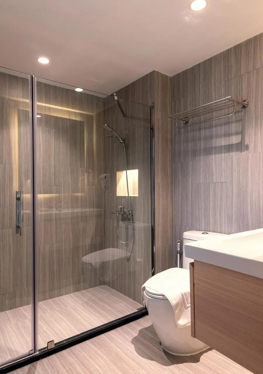 Bathroom, Bed in The Rich Hotel